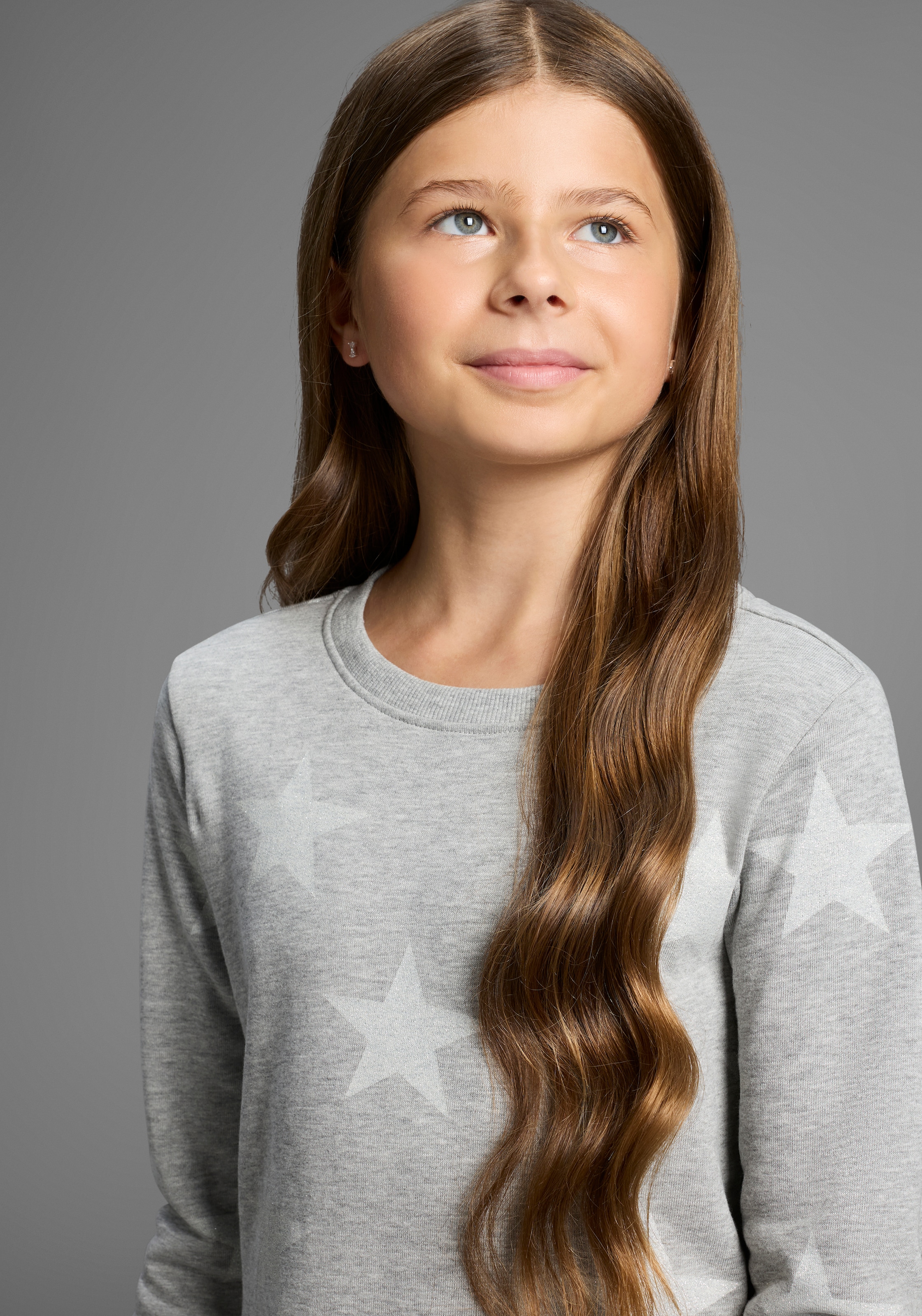KIDSWORLD Sweatkleid »Sterne-Allover Kleid«, für den Alltag, ca. Mitte Oberschenkel Länge, sportlicher Touch