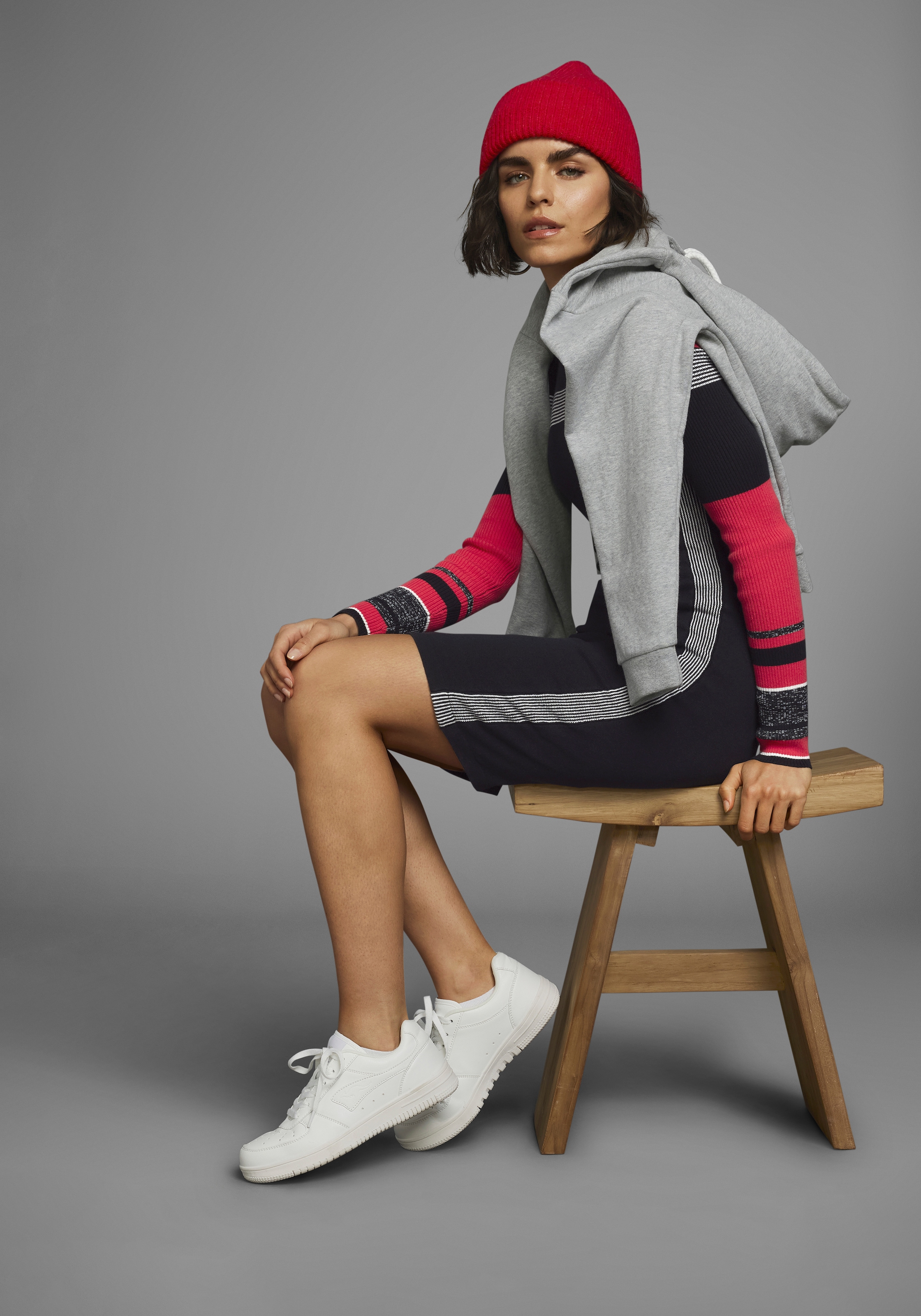 KangaROOS Strickkleid, figurbetont, lang, sportiver Look, aus Baumwollmix, Langarm