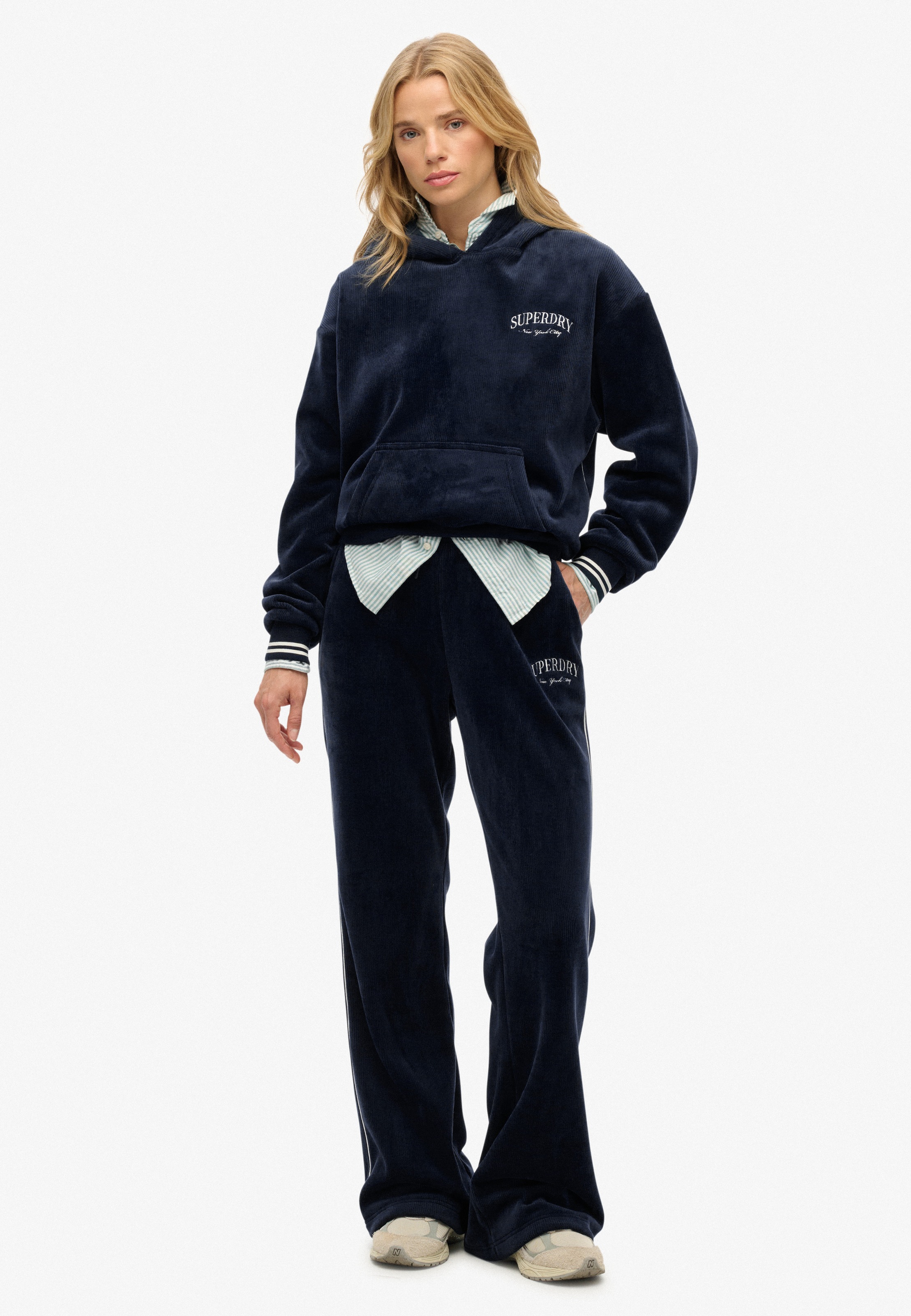 Superdry Kapuzensweatshirt »COUNTRY CLUB VELOUR RELAX HOOD«
