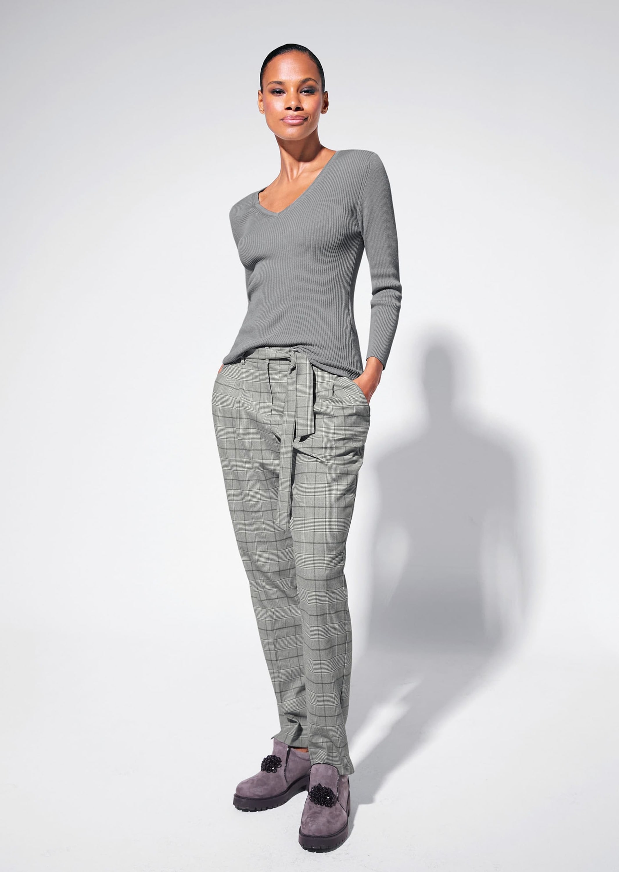 MADELEINE Bundfaltenhose »Hose Karo-Bundfaltenhose mit Bindegürtel«