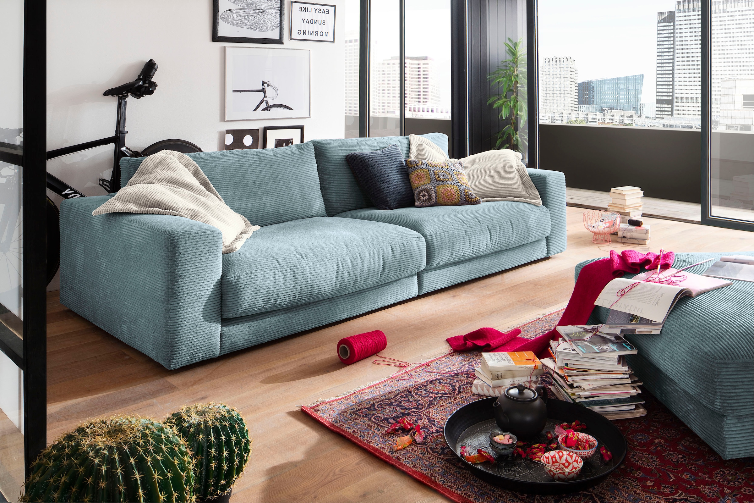 Places of Style Big-Sofa »Enisa, legere Polsterung B/T/H: 290/127/85 cm«, Zeitloses und stylisches Loungemöbel, in Fein- und Breitcord