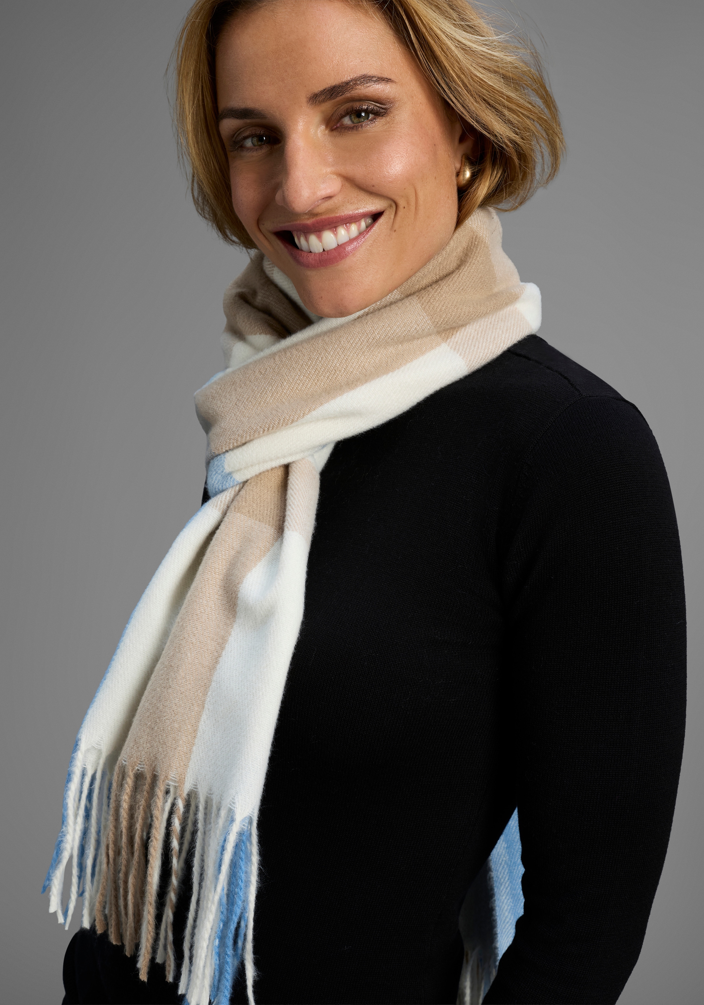 Laura Scott Modeschal, im klassischen Karo-Design in modischen Farbekombinationen - NEW
