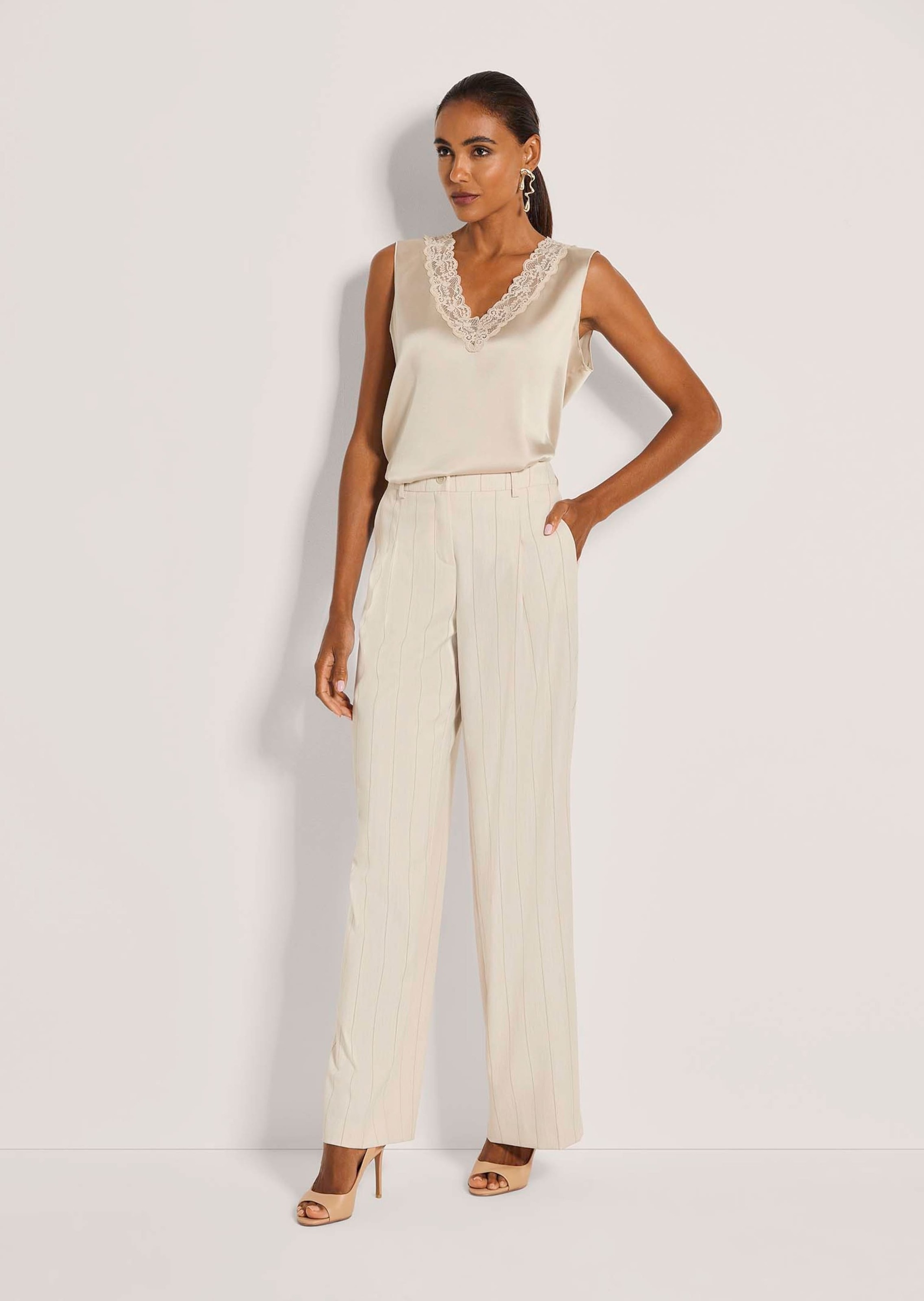 MADELEINE Bundfaltenhose »Bundfaltenhose Stoffhose mit Nadelstreifen«  Weite Nadelstreifenhose mit Bundfalte