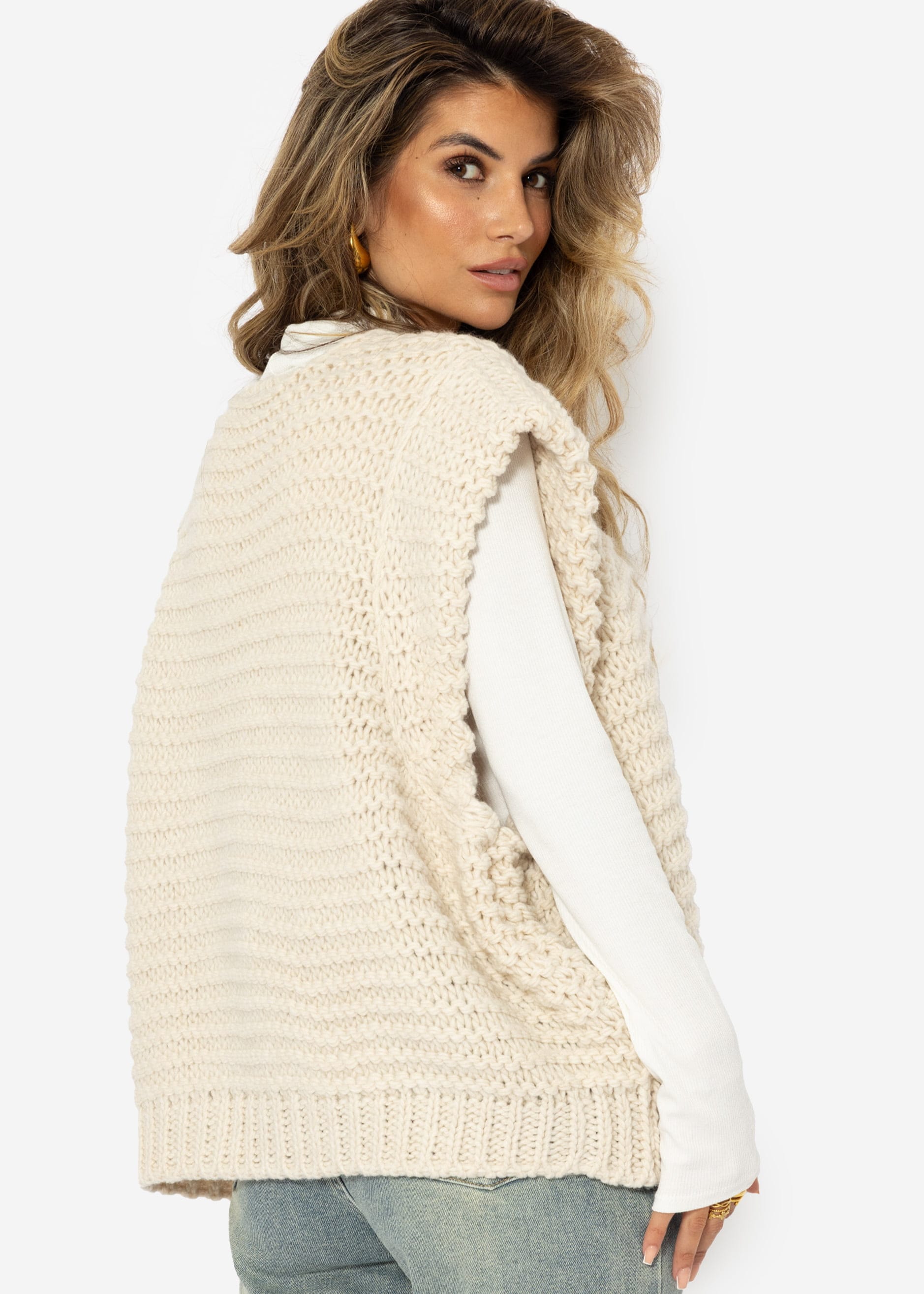 SASSYCLASSY Strickweste »Ärmellose Strickweste mit strukturierten Schultern« Grobgestrickte ärmellose Strickweste mit betonter Schultersilhouette