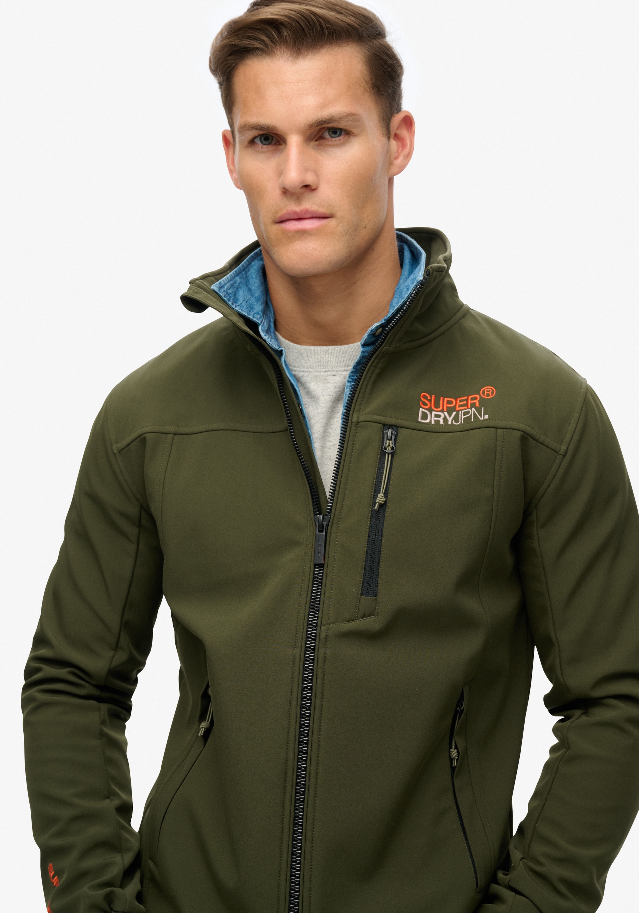 Superdry Outdoorjacke »SOFTSHELL TREKKER TRACK JACKET«, mit Kapuze