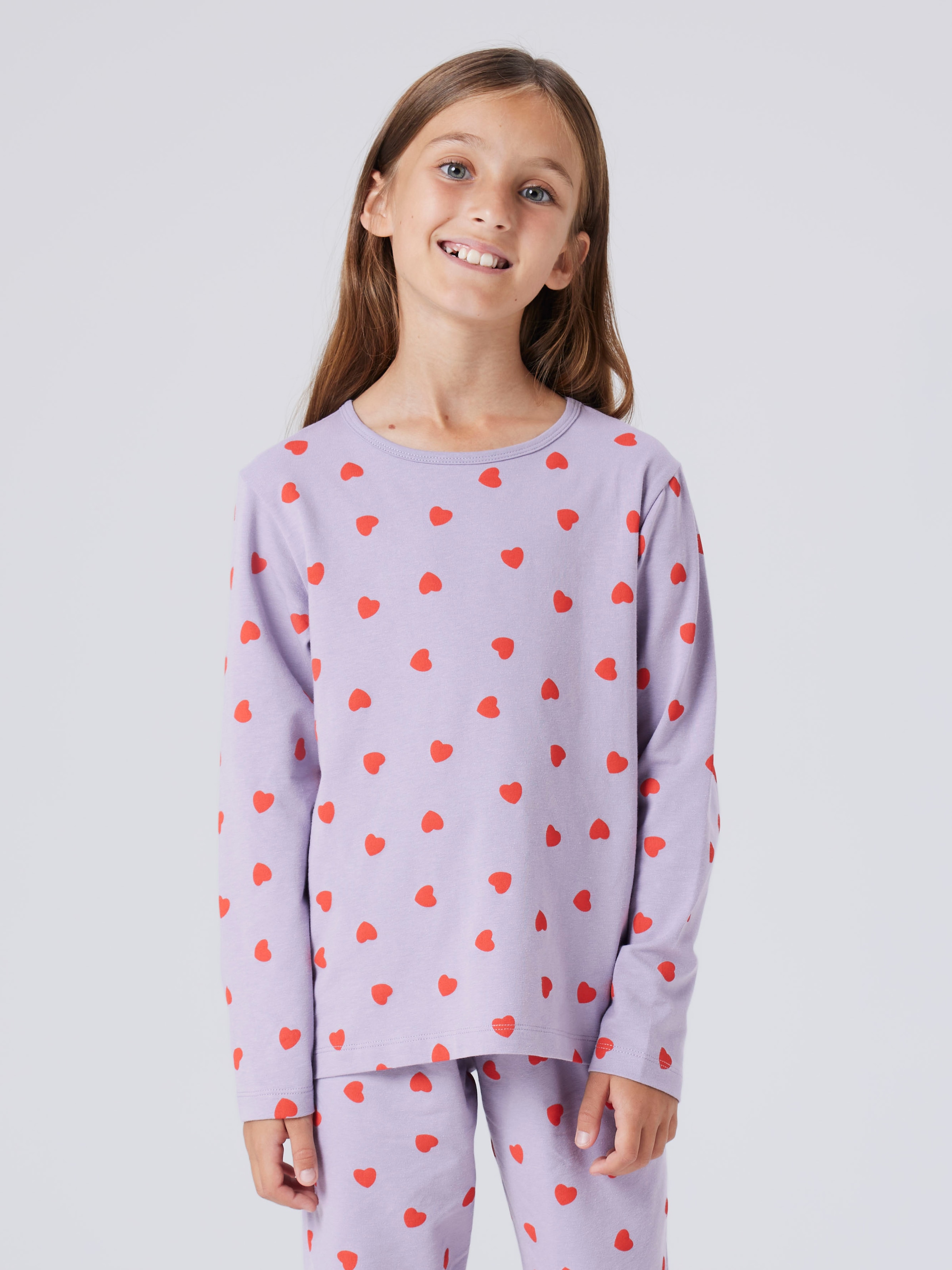 Name It Schlafanzug »NKFNIGHTSET LAVENDER HEARTS NOOS« Set, 2 tlg. im tollen Herzen-Alloverdruck