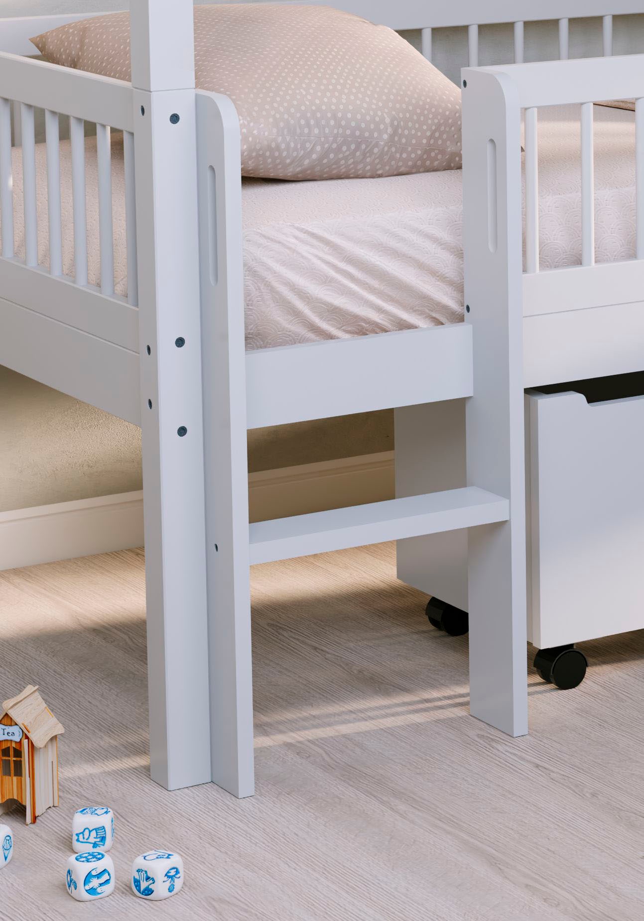 Vipack Hausbett »Inkl. Dachaufbau, Leiter, Rutsche und Rolllattenrost, Made in Europe« wahlweise mit und ohne dekorativem Textilhimmel erhältlich,  hochwertig und stabil bebaut, Buche massiv weiß lackiert