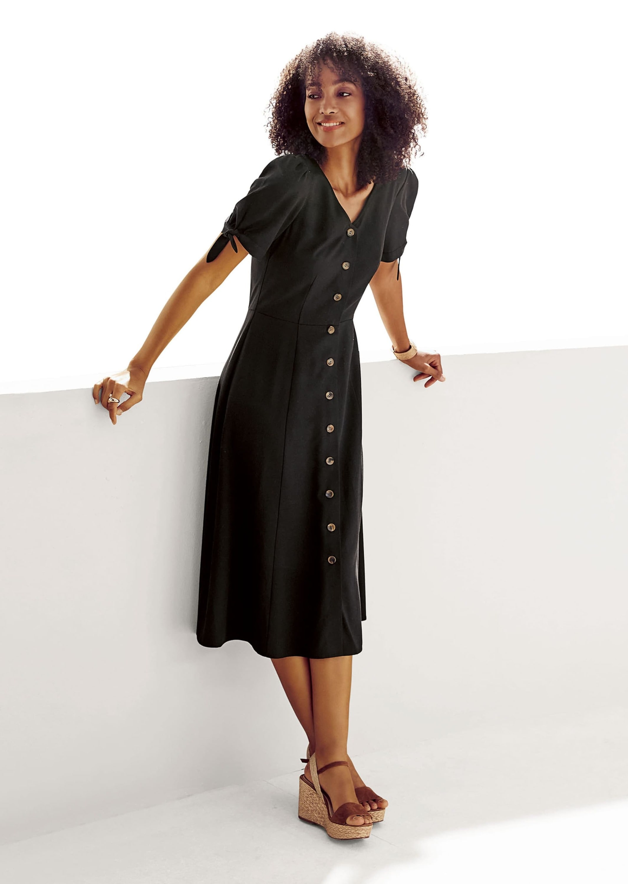 MADELEINE Midikleid »Kleid Halbarm-Kleid mit kurzen Ärmeln«