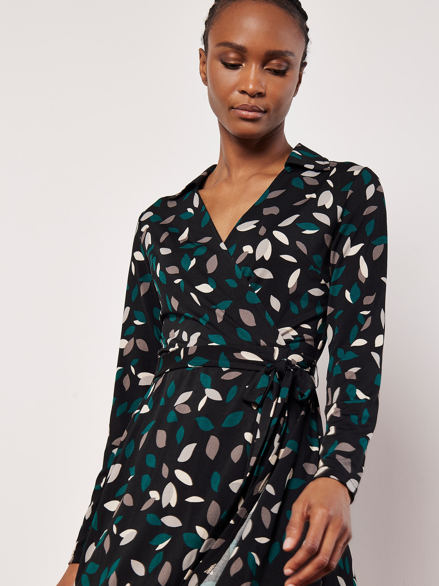 Apricot Wickelkleid »Wickelkleid« mit Bindeband, 2 tlg. mit Geo-Drops Muster