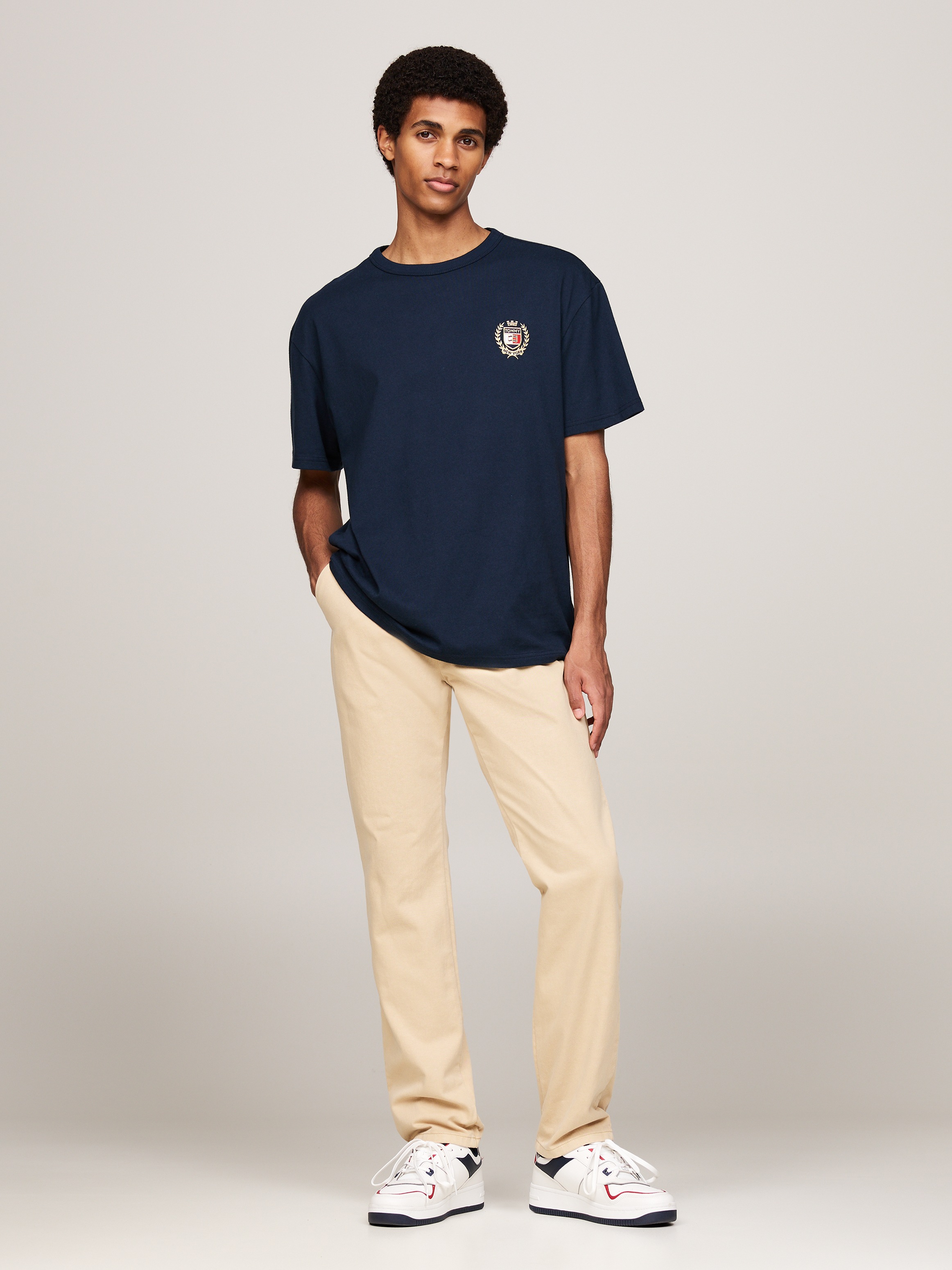 Tommy Jeans Chinohose »TJM RYAN TWILL CHINO«, mit Logo-Patch