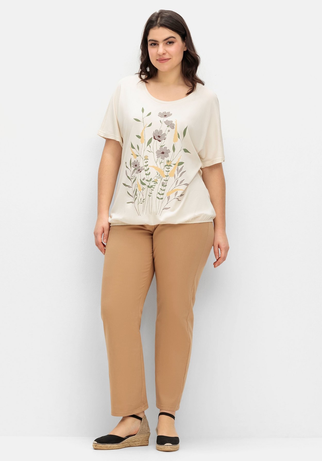 Sheego Rundhalsshirt »Shirt mit Blumen-Frontprint«