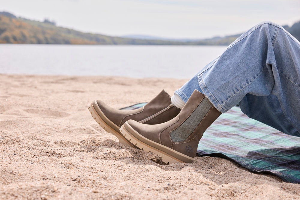 Rieker Chelseaboots  Stiefelette mit Reißverschluss und Profilsohle
