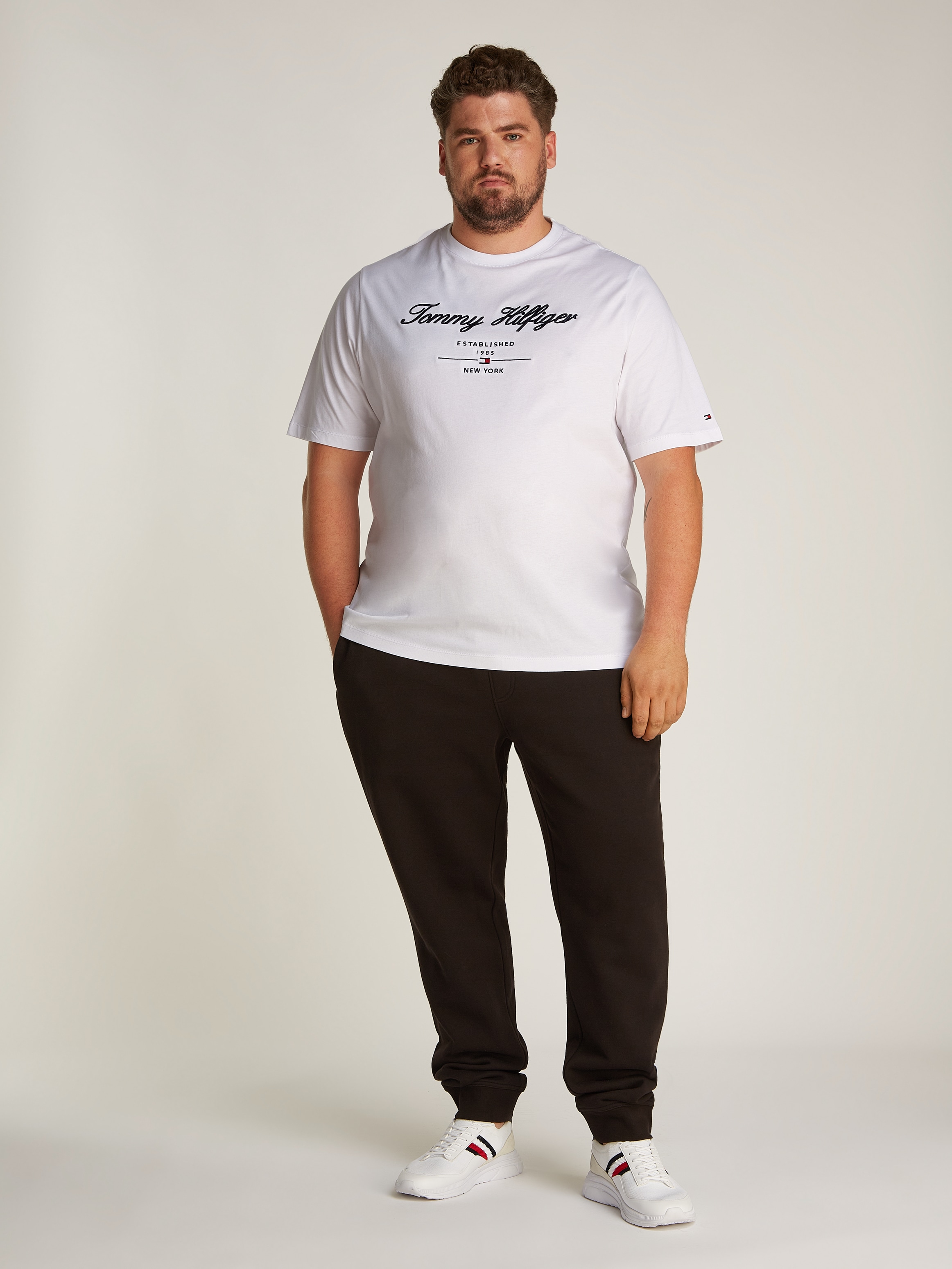Tommy Hilfiger Big & Tall Rundhalsshirt »BT-SCRIPT LOGO TEE-B«, in Großen Größen, Logostickerei