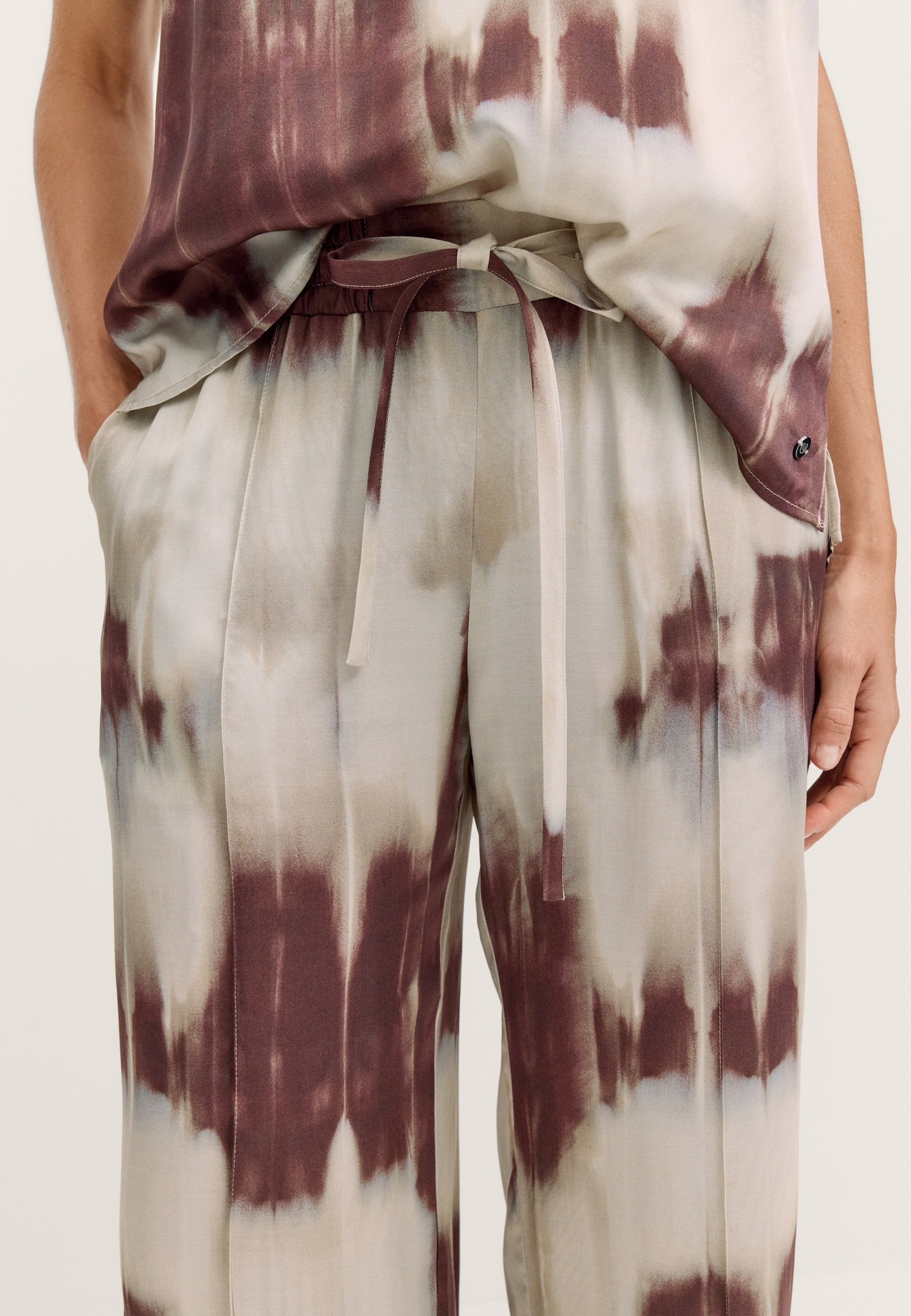bugatti Stoffhose  mit grafischem Print aus Viskose