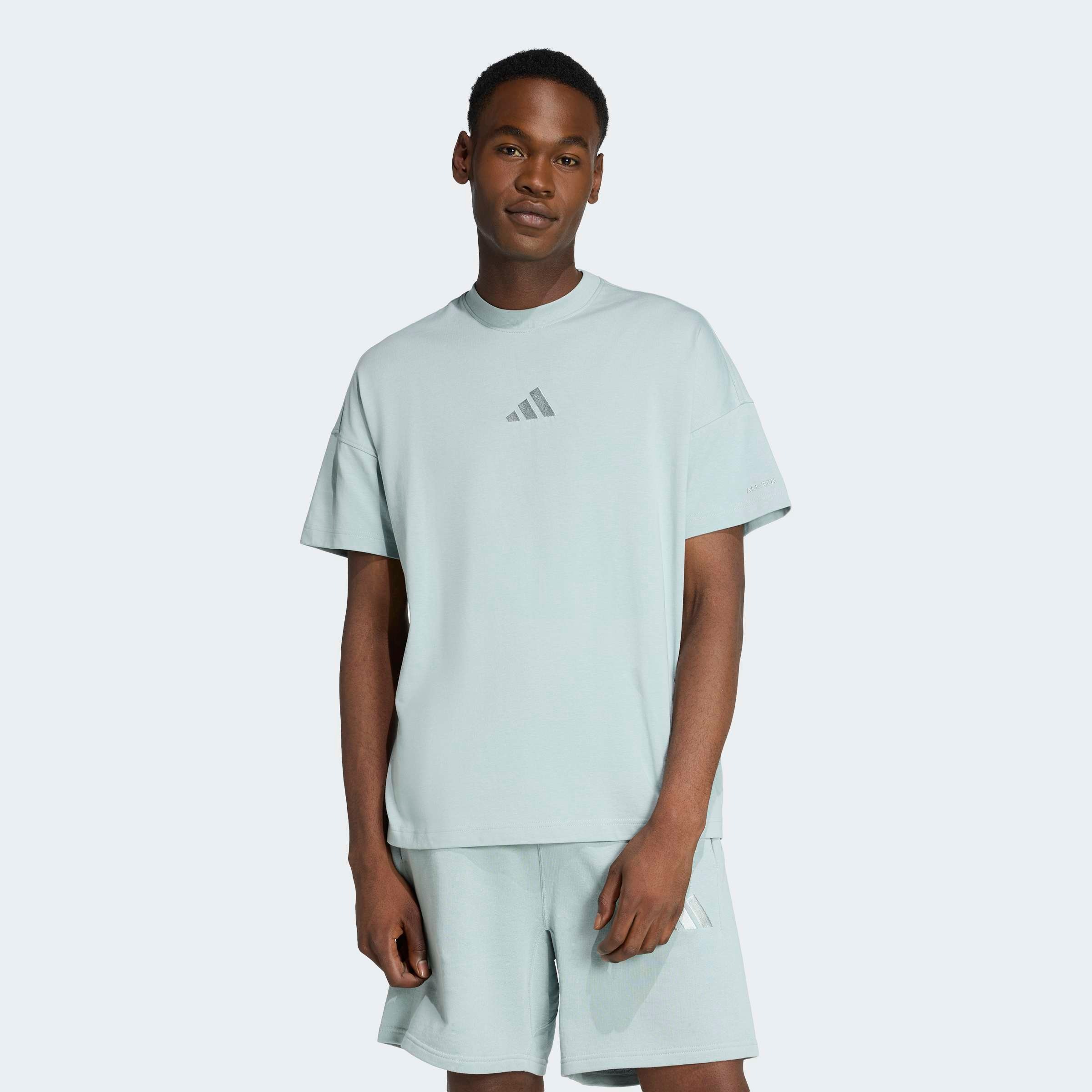 adidas Sportswear T-Shirt »M A SZN T« mit sportlichem Stil, Kurzarmdesign, ohne Verschluss, aus Baumwolle