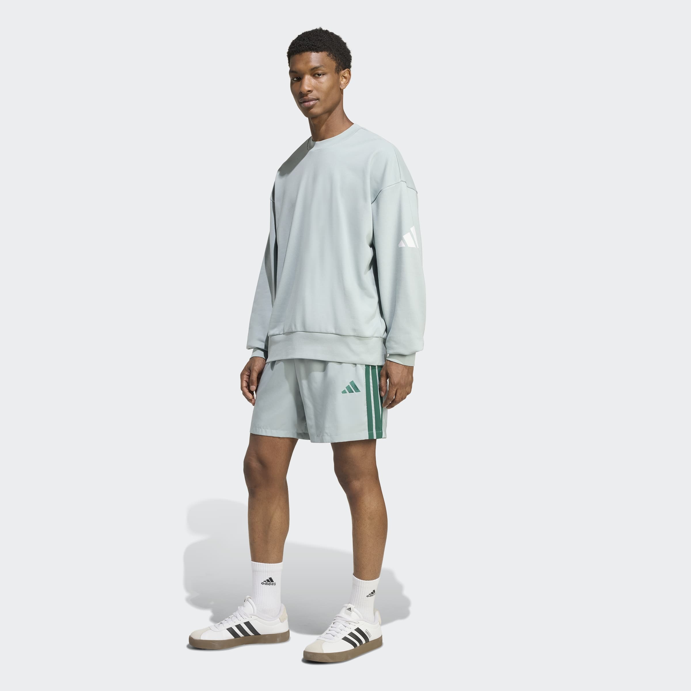 adidas Sportswear Shorts »ESSENTIALS 3-STREIFEN CHELSEA«  mit 3-Streifen an den Seiten, für Laufen und Sportmode