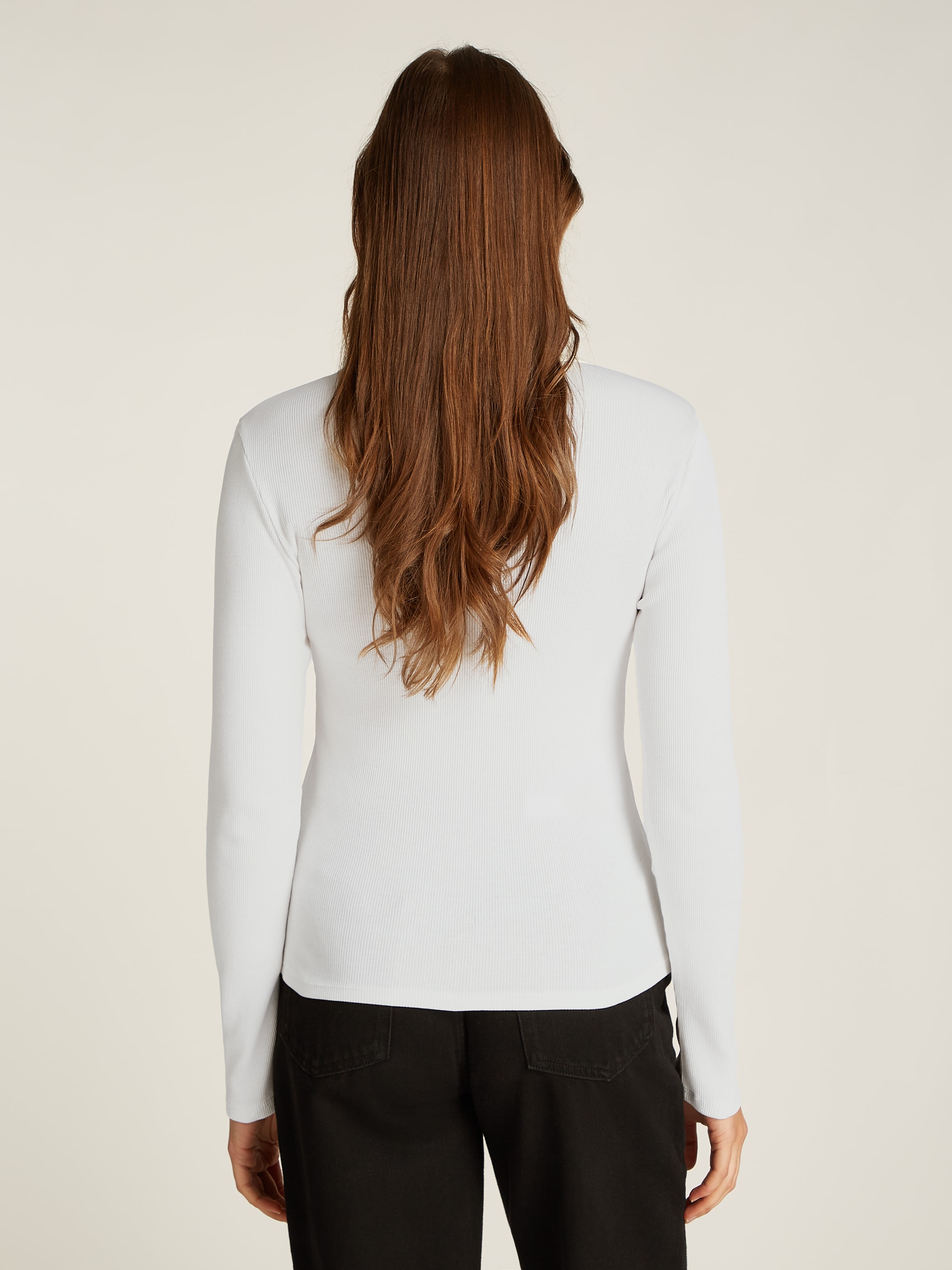 Tommy Jeans Curve Langarmshirt »TJW SLIM BUTTON RIB«, in Großen Größen, Rippoptik, mit Loogstickerei
