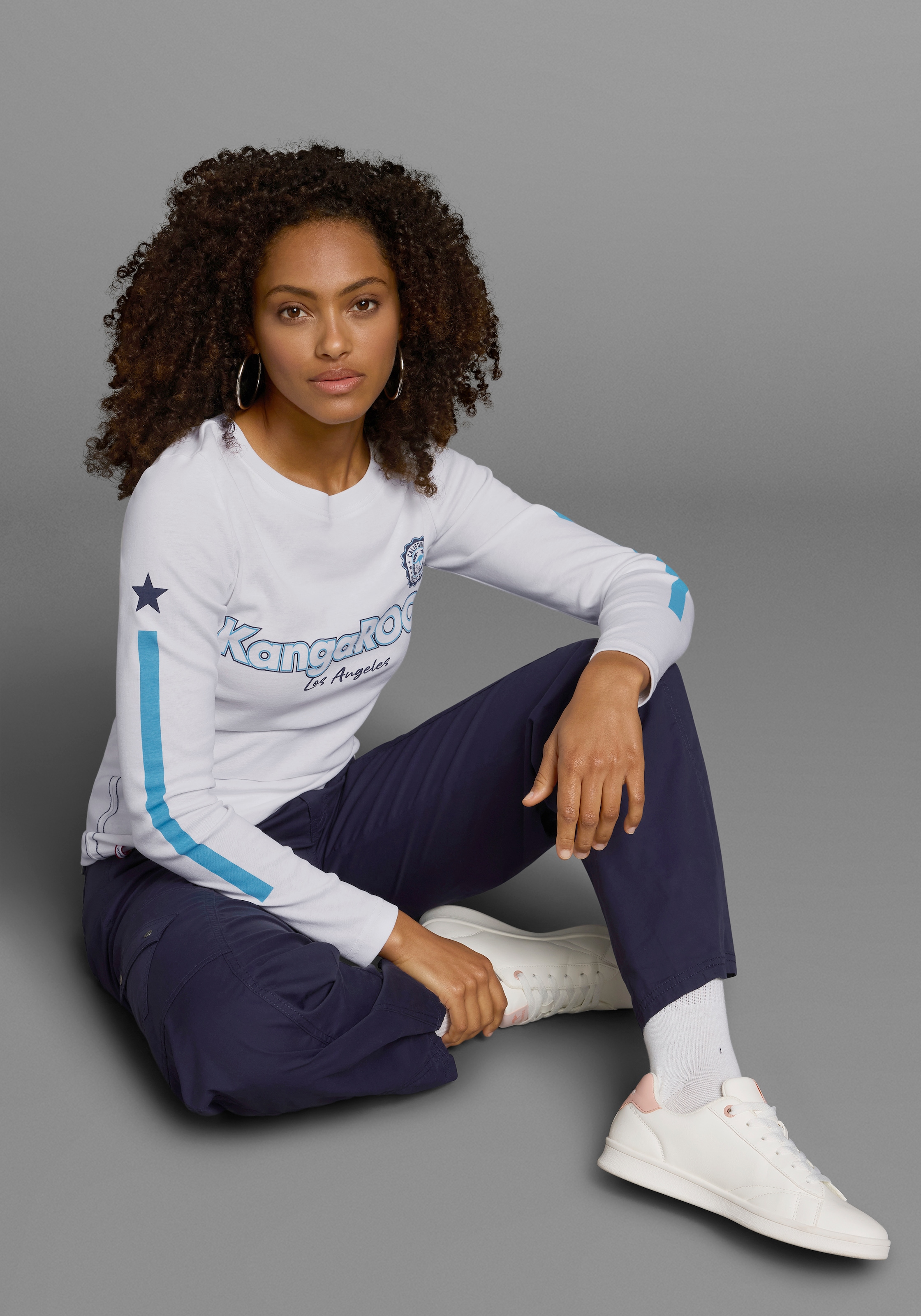 KangaROOS Langarmshirt, langärmelig, sehr figurbetont, mit Logodruck, aus Baumwolle