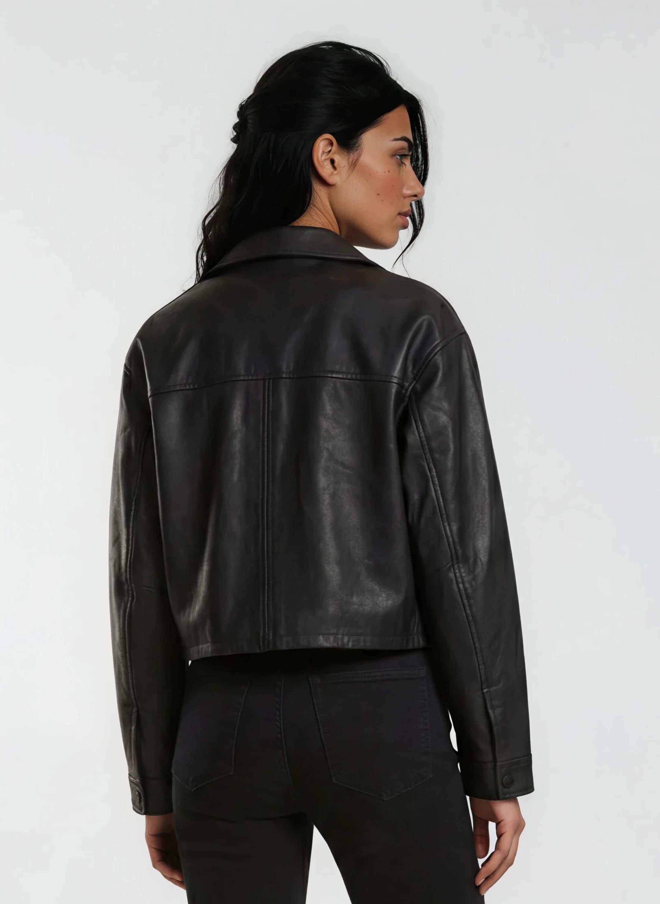 trueprodigy Lederjacke »Alba Asymmetrischer Reißverschluss mit schwarzen Accessoires« ohne Kapuze