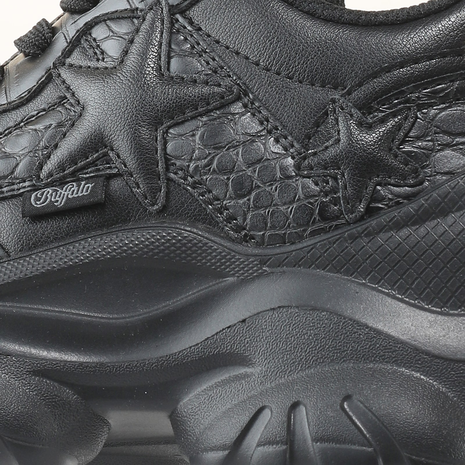 Buffalo Plateausneaker »BLISS STAR«  Chunky-Sneaker mit Stern-Applikation seitlich