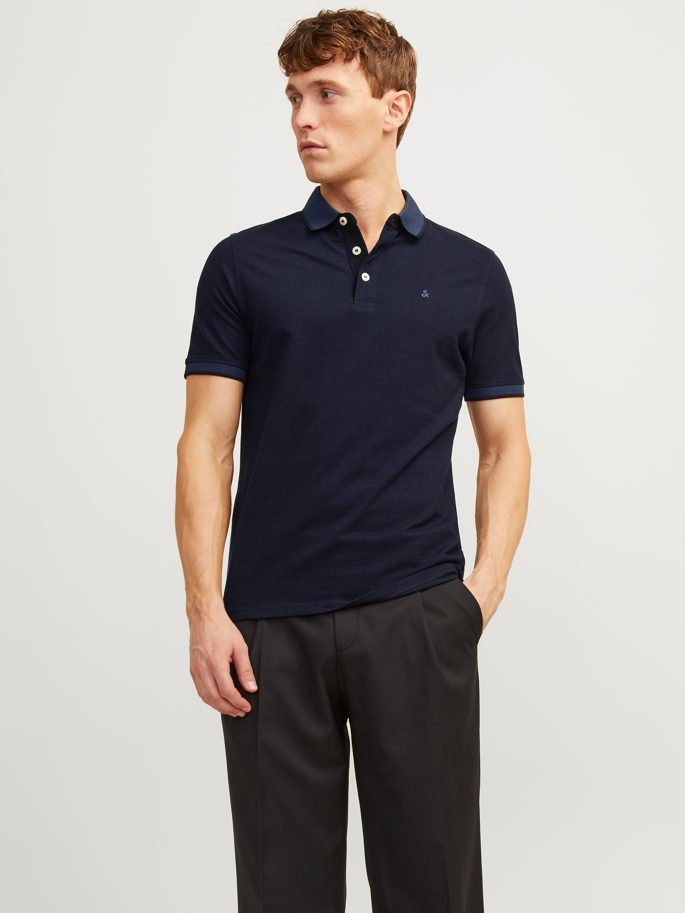 Jack & Jones Poloshirt »JJEPAULOS  Poloshirt mit klassischem Kragen und figurbetonter Form« Logostickerei, modisch, schmal, Baumwolle, Polokragen