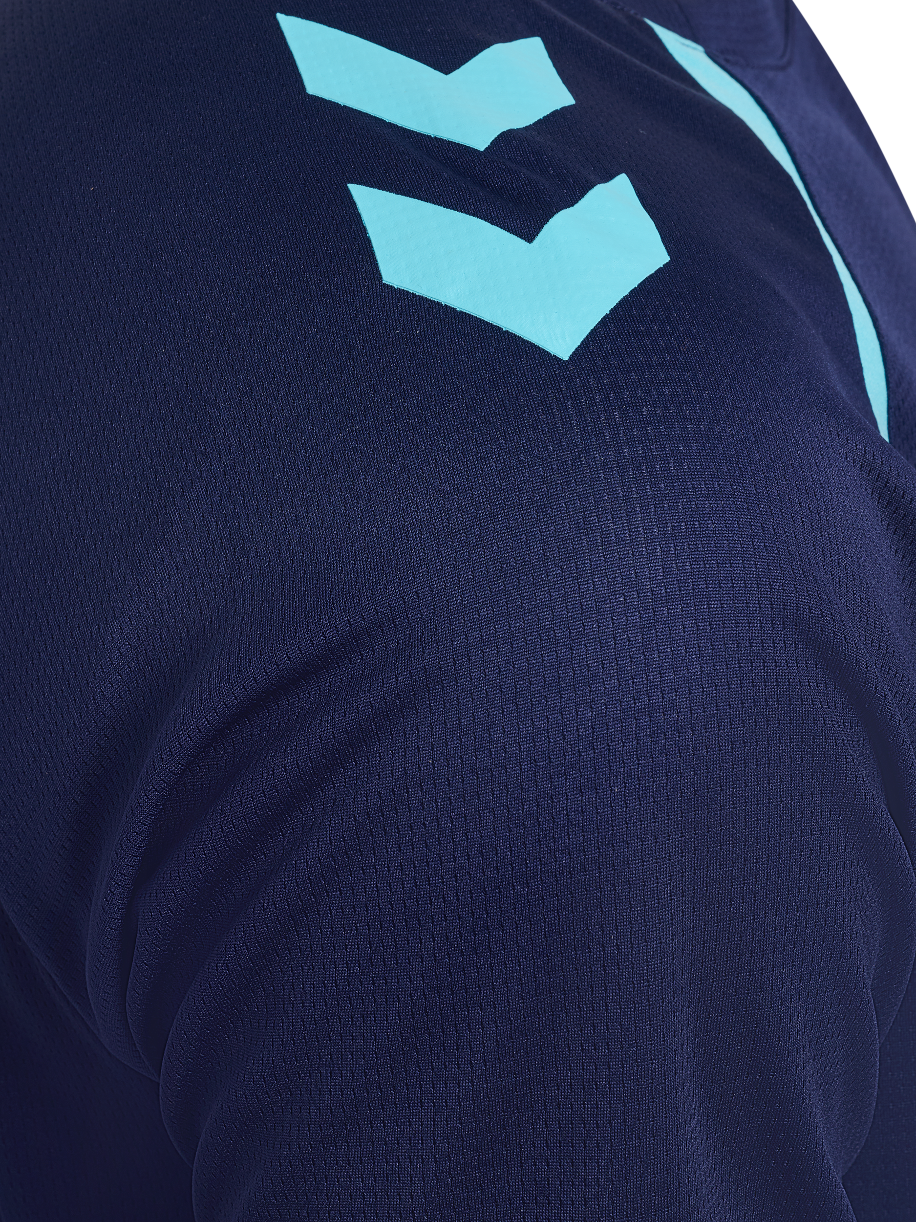 hummel Trainingsshirt »HMLLEAD 2.0 JERSEY S/S« 1 Stk. reguläre Passform, mit Chevrons auf den Schultern, sportlicher Stil