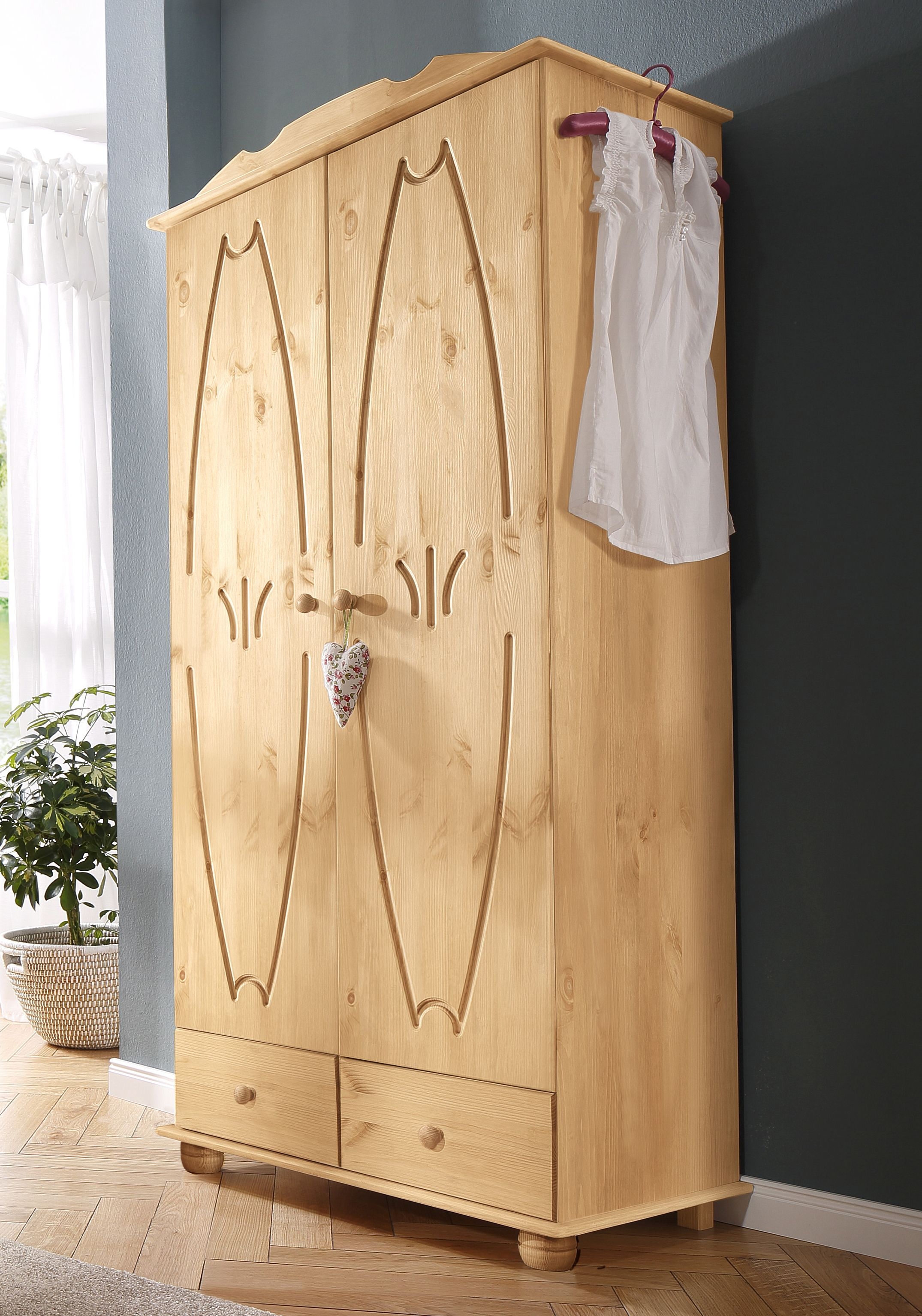 Home affaire Kleiderschrank »Melody«, (B/H/T ca. 126/189/52 cm), aus massiver Kiefer