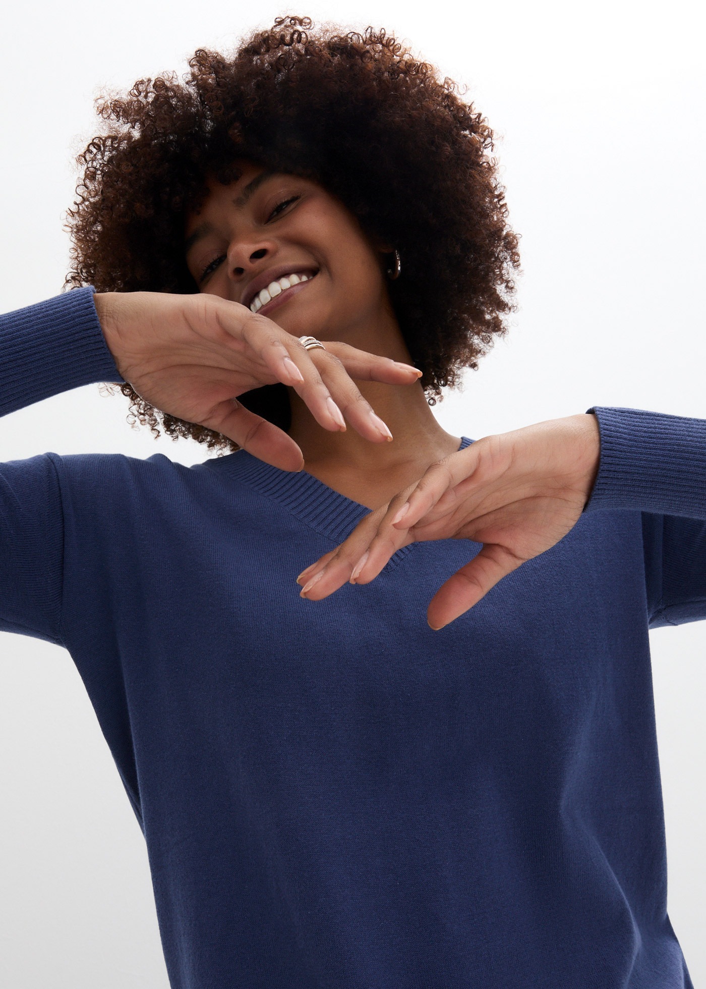 bonprix Longpullover »Long-Pullover« aus Baumwolle und Polyamid, mit V-Ausschnitt, mit Seitenschlitzen