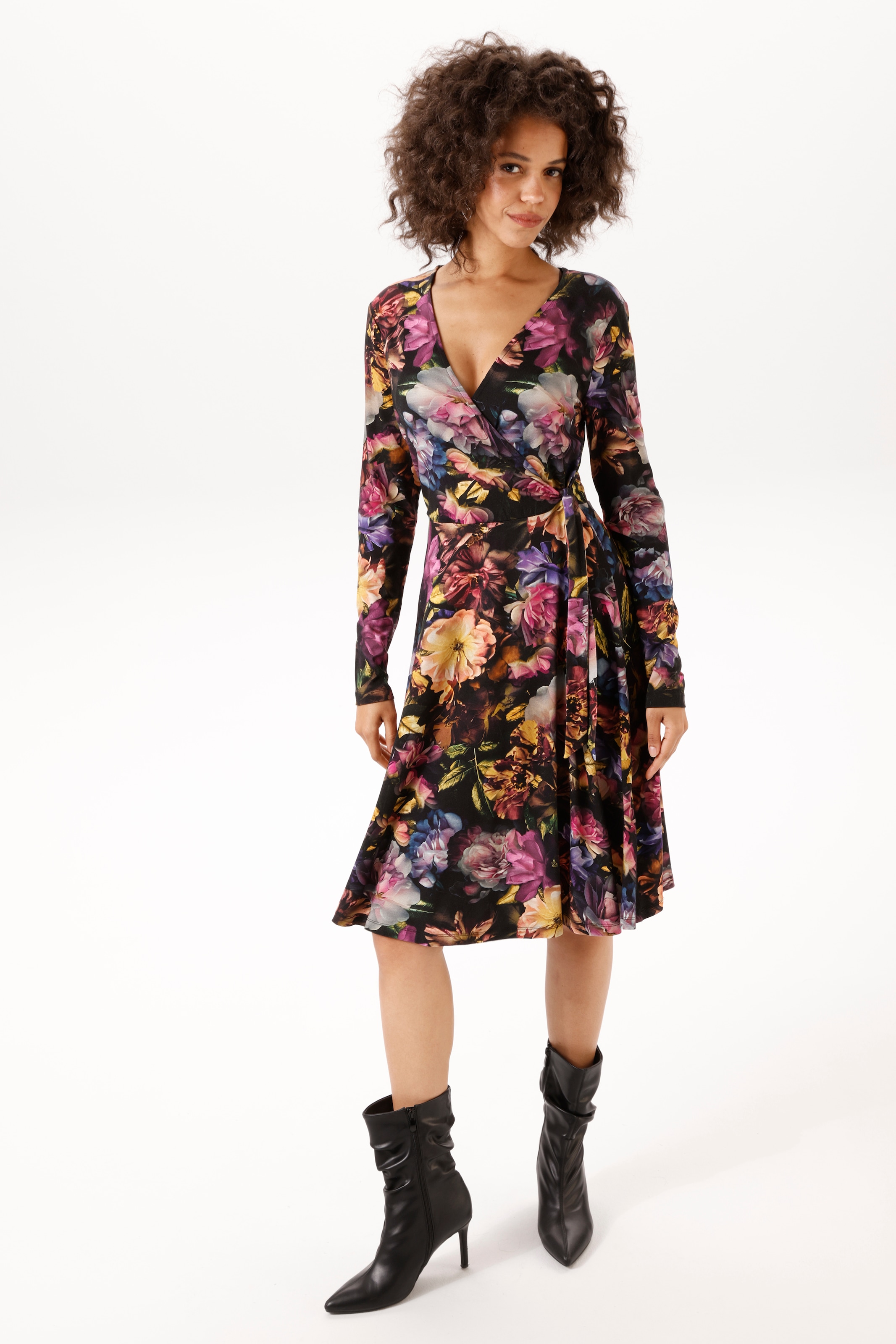 Aniston CASUAL Jerseykleid mit farbenfrohen Blumen bedruckt - NEUE KOLLEKTION