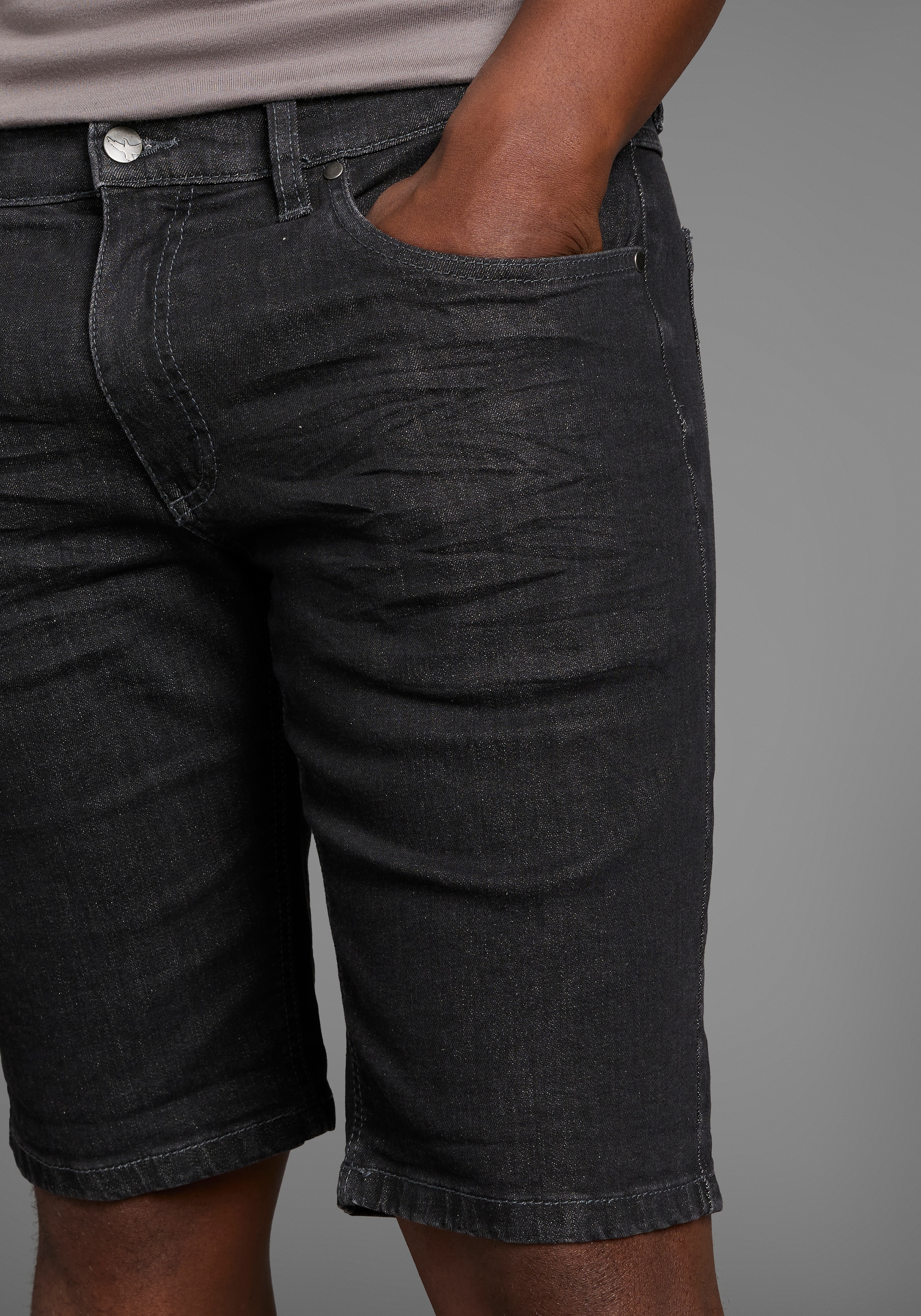 Arizona Jeansshorts, gerader Schnitt, knieumspielende Länge, niedrige Leibhöhe