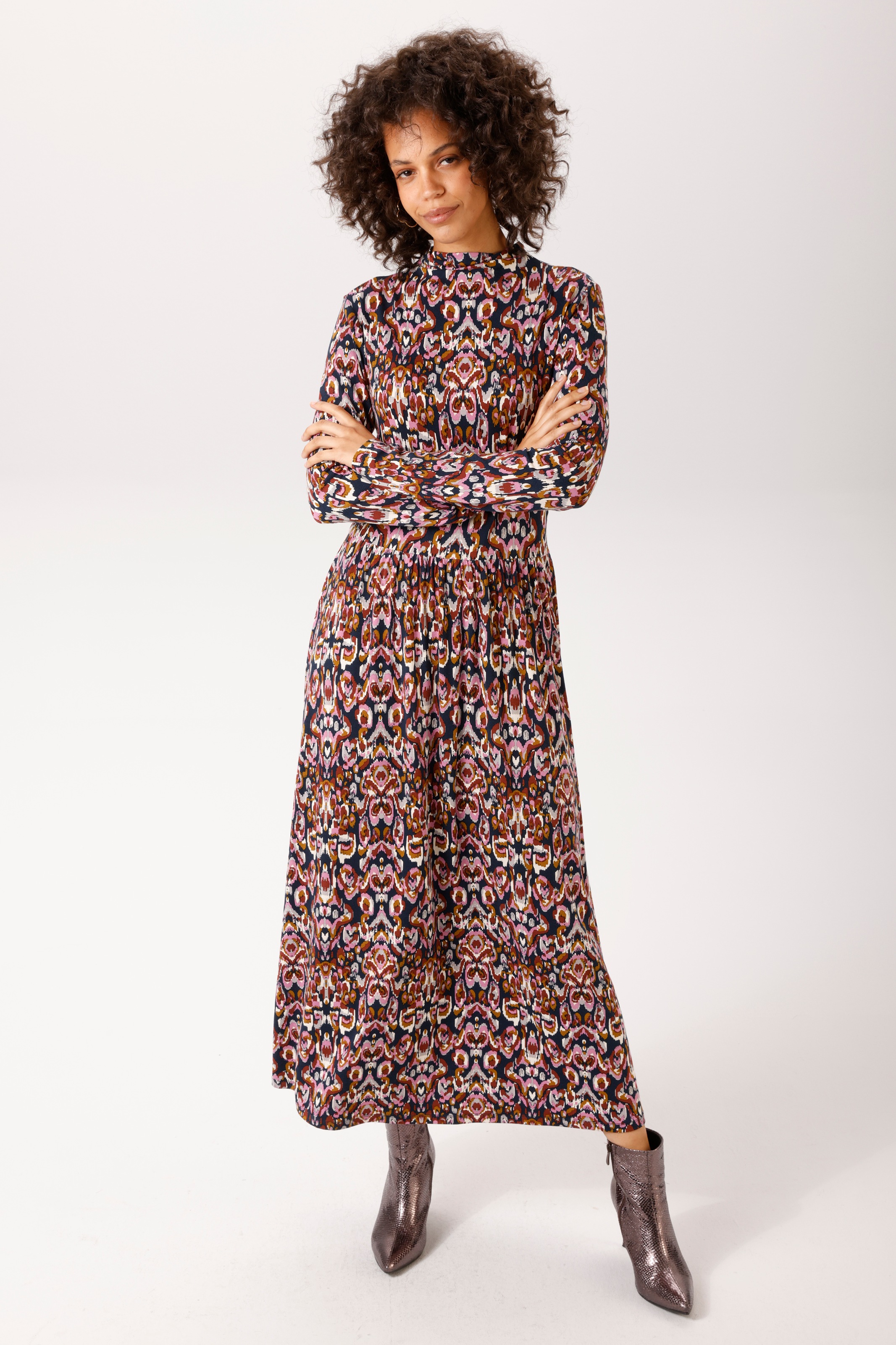 Aniston CASUAL Jerseykleid mit trendfarbenem, grafischen Druck - NEUE KOLLEKTION