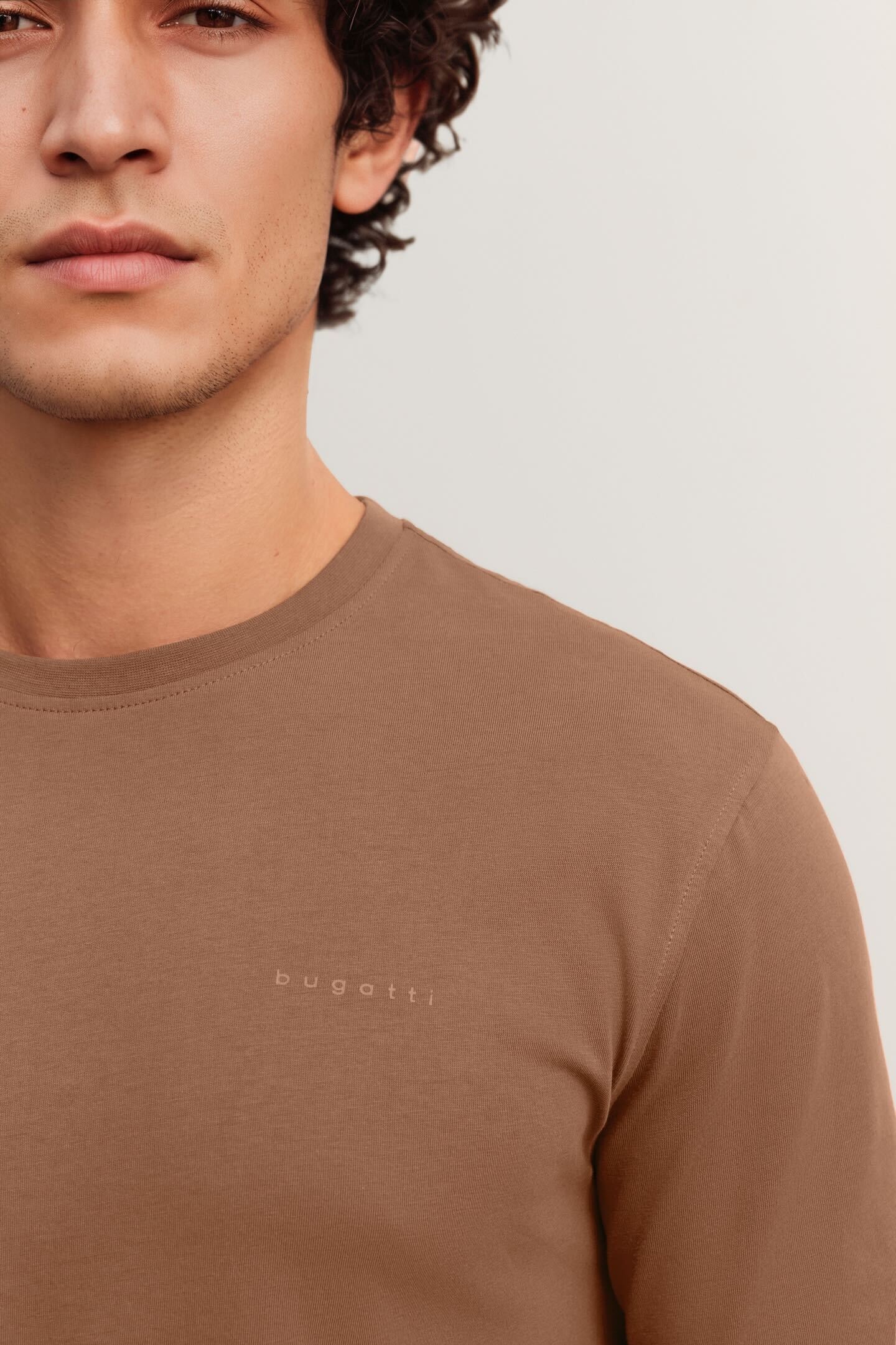 bugatti T-Shirt »Basic« aus Baumwolle Modern Fit Rundhals