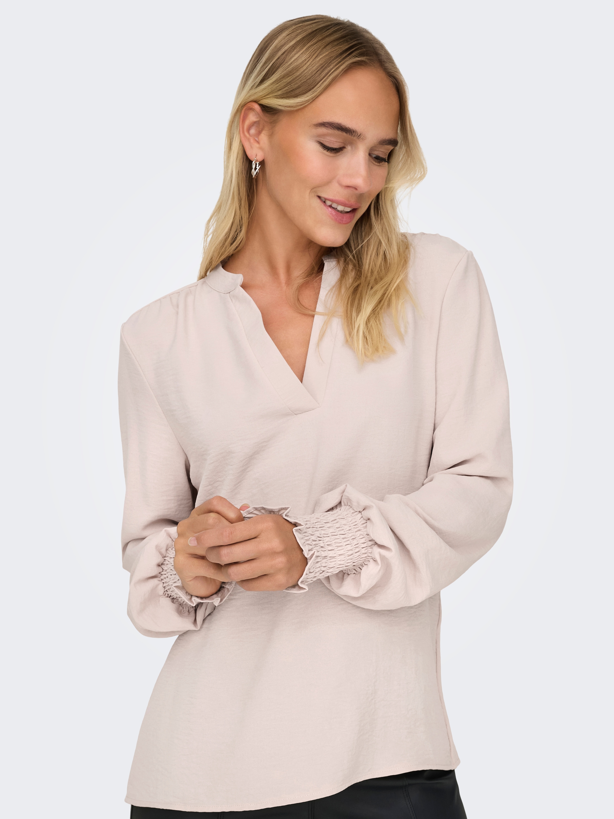 ONLY Blusenshirt »ONLMETTE V-NECK LS SMOCK TOP NOOS WVN«