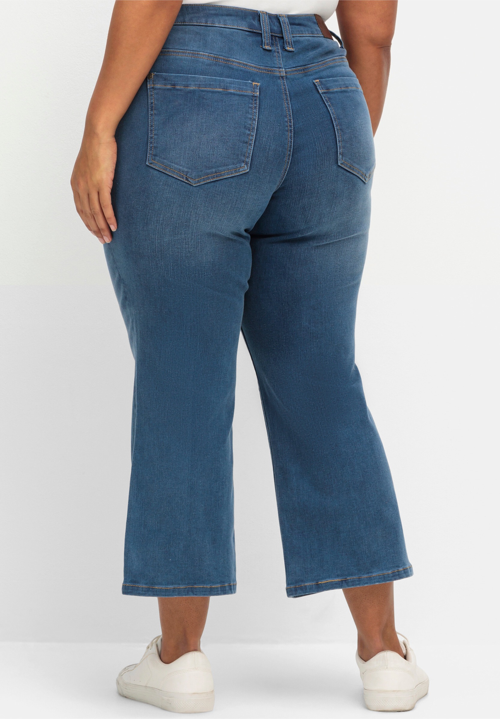 Sheego Bequeme Jeans »Stretch-Jeans Stretch-Jeans in 7/8-Länge, mit Bodyforming-Effekt« in 7/8-Länge, mit Bodyforming-Effekt
