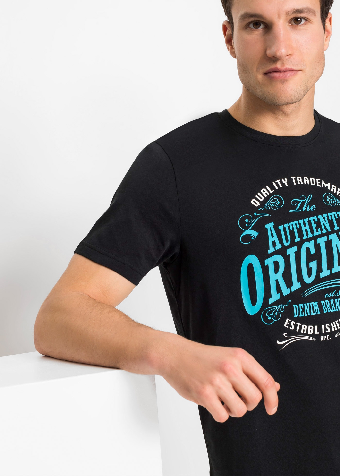 bonprix T-Shirt Packung, 2 Stk. Regular Fit, Kurzarm-Design, aus Baumwolle, mit Frontdruck