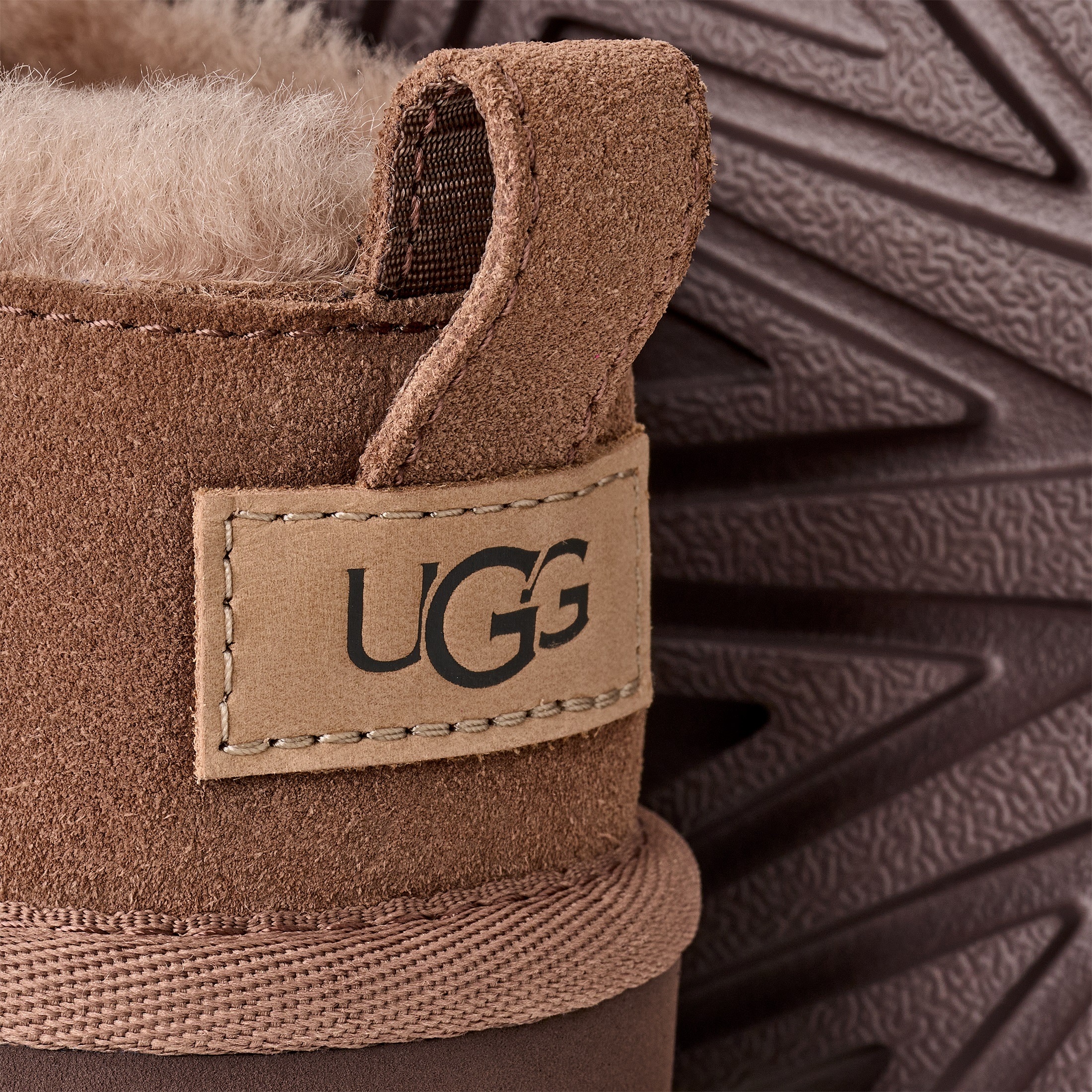 UGG Clog »CLASSIC MICRO«, Homeslippers, Pantoffel, Schlupfboot im neuen Design