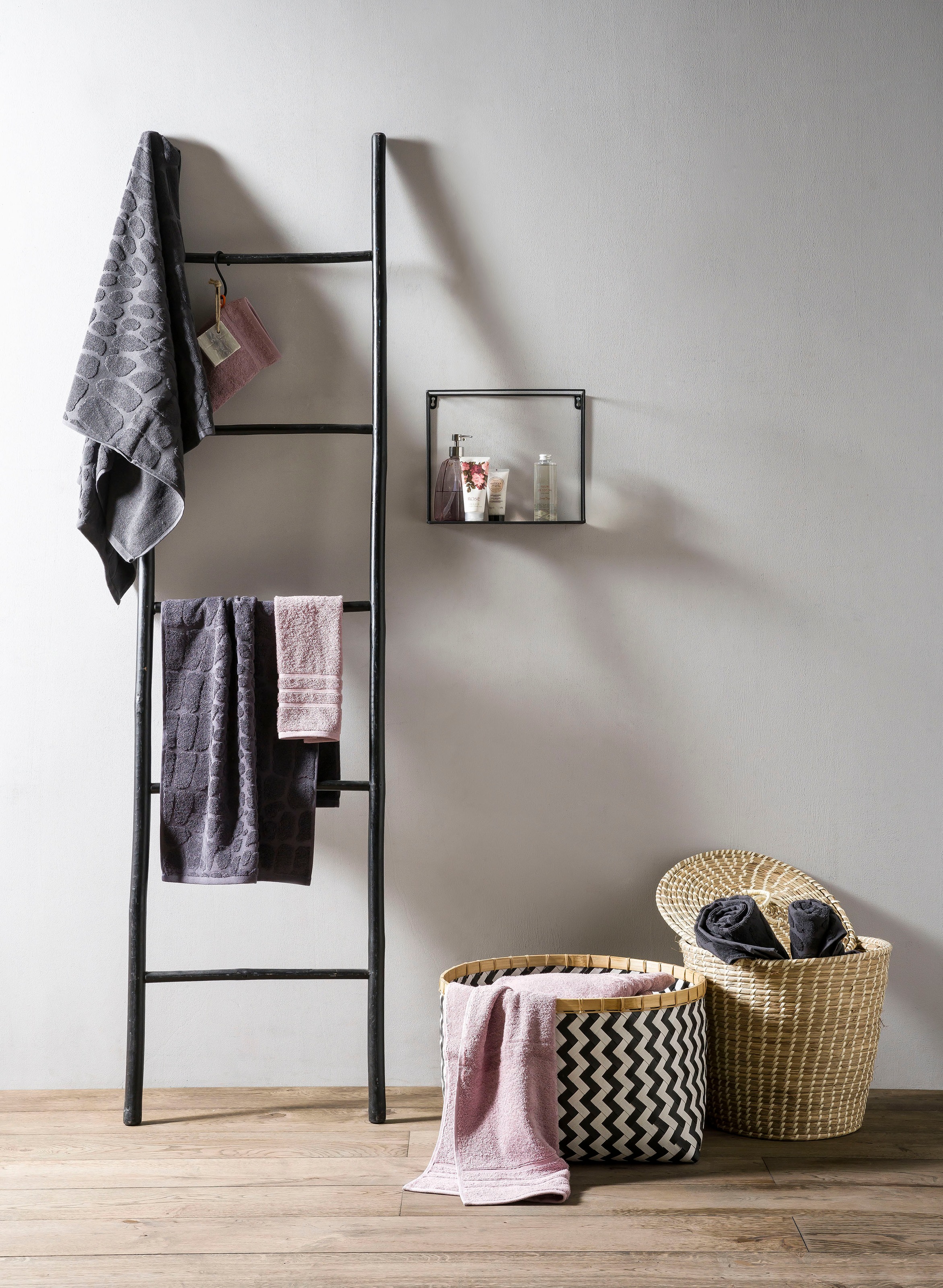 done.® Duschtuch »Croco« Hoch-Tief-Webung im Croco-Look