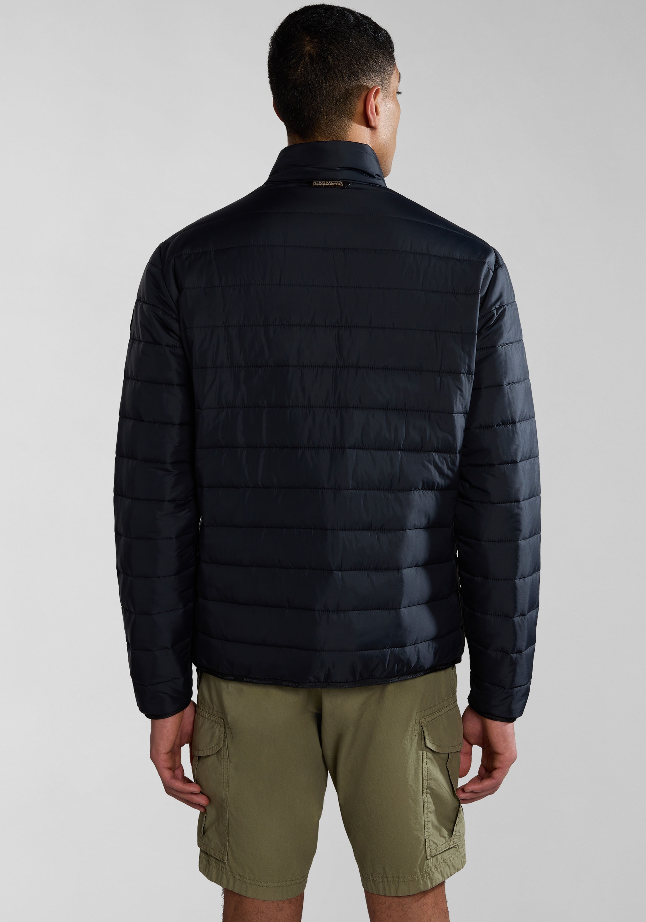 Napapijri Steppjacke, ohne Kapuze, Mit Markenlabel an der Seite und innen; mit Stehkragen