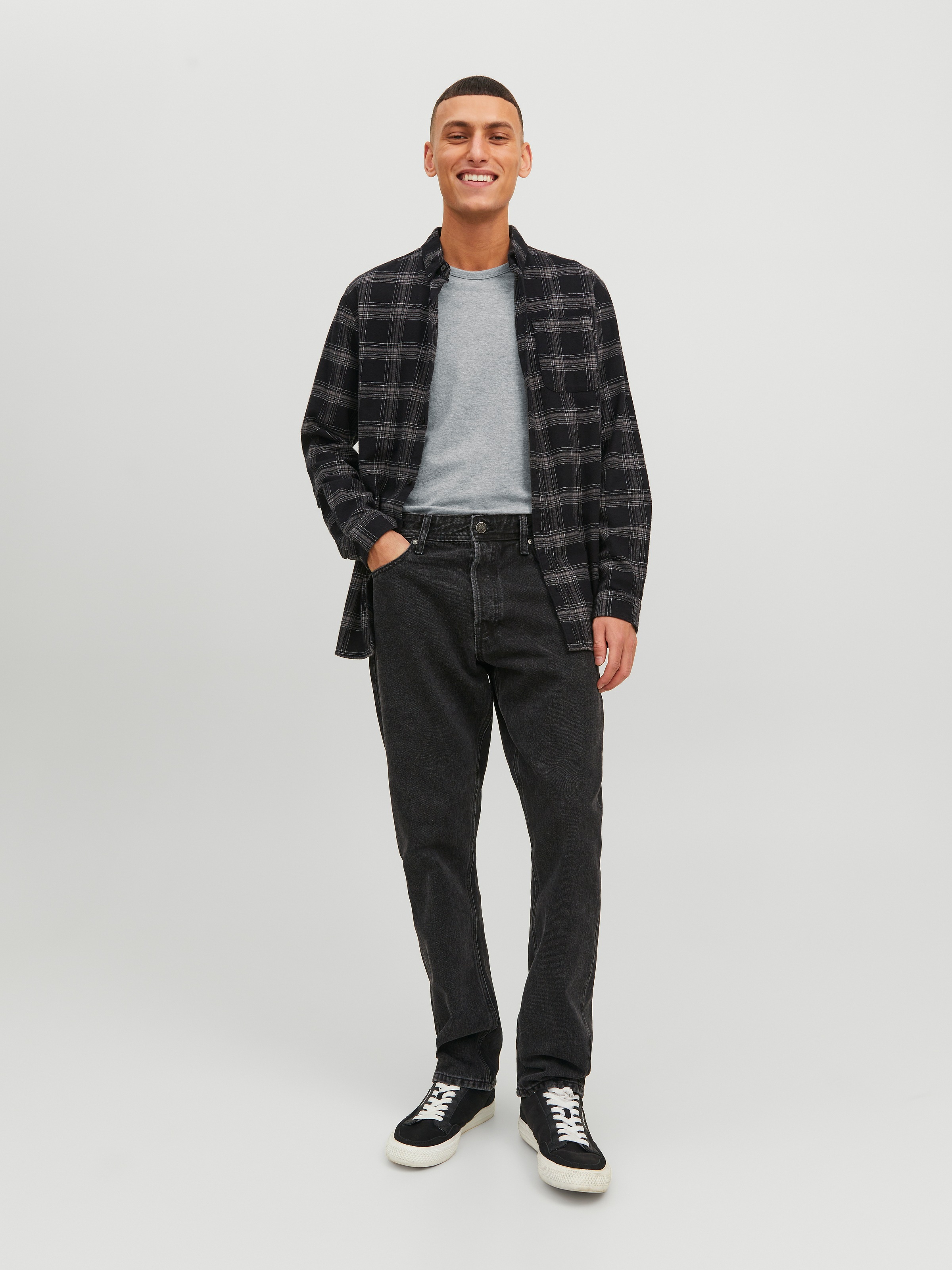 Jack & Jones T-Shirt »JJEBASIC mit schmaler Passform für jeden Tag« unifarben, modisch, schmal, Baumwollmischung, Rundhals