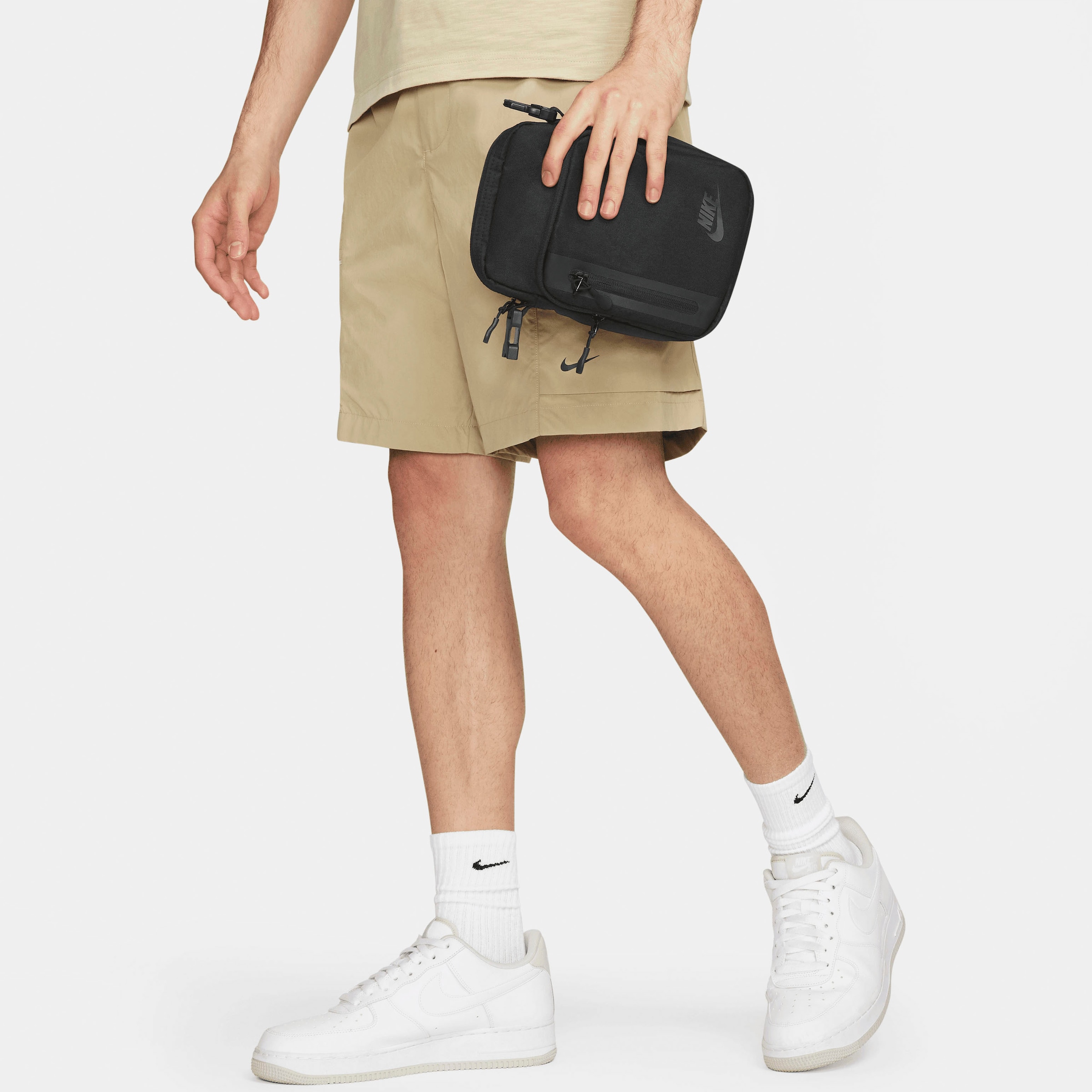 Nike Sportswear Umhängetasche »ELEMENTAL CROSSBODY« sportlicher Stil, aus Kunstfaser, mit Reißverschluss, mit Logodruck