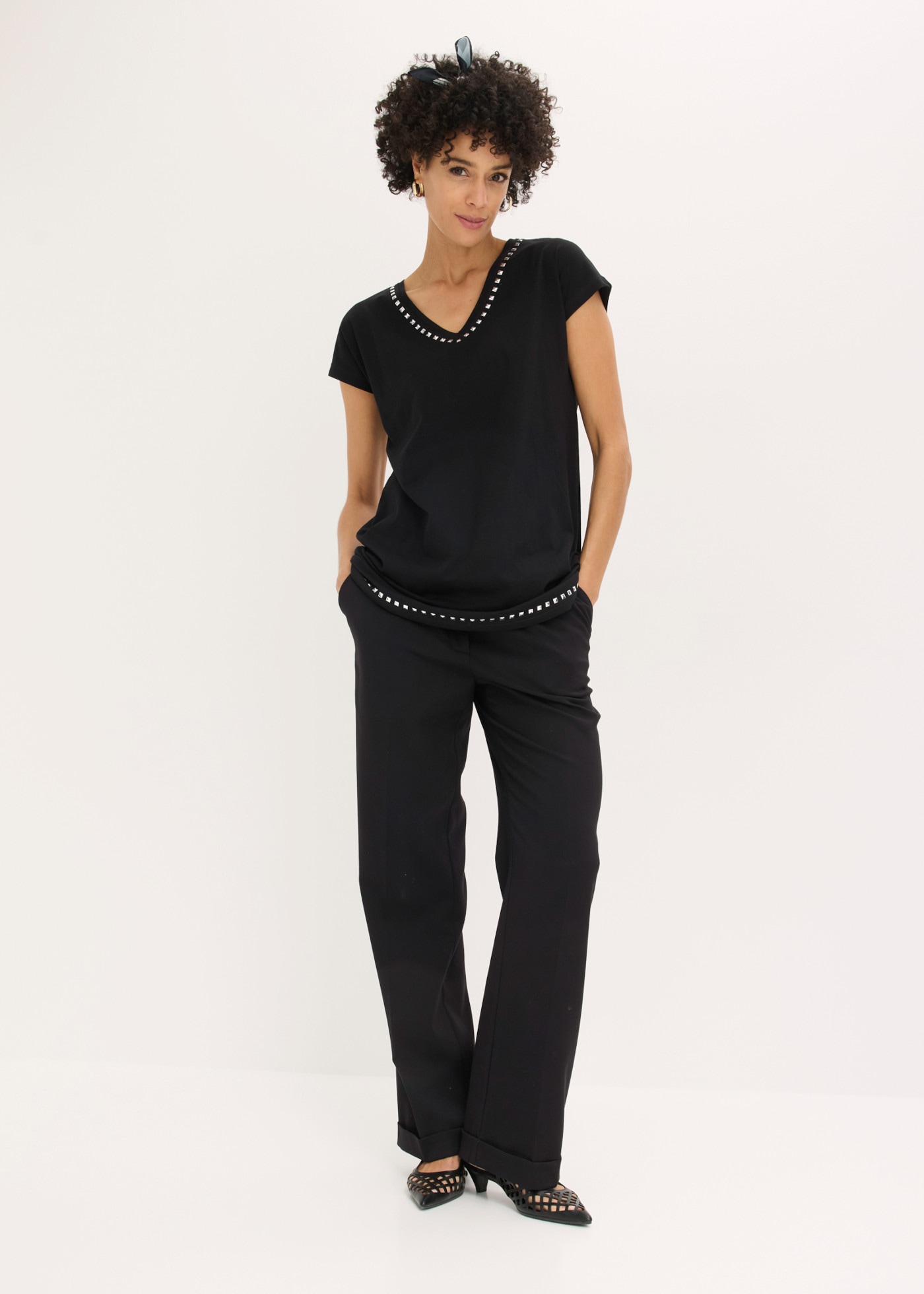 bonprix Longshirt bequeme Passform, mit Nietenapplikation, Kurzarm-Design