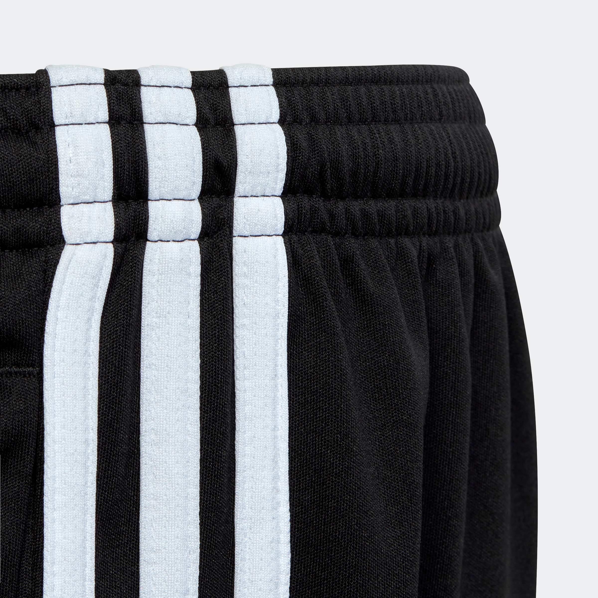 adidas Sportswear Shorts »TRAIN ESSENTIALS AEROREADY 3-STREIFEN REGULAR-FIT«, (1 tlg.)