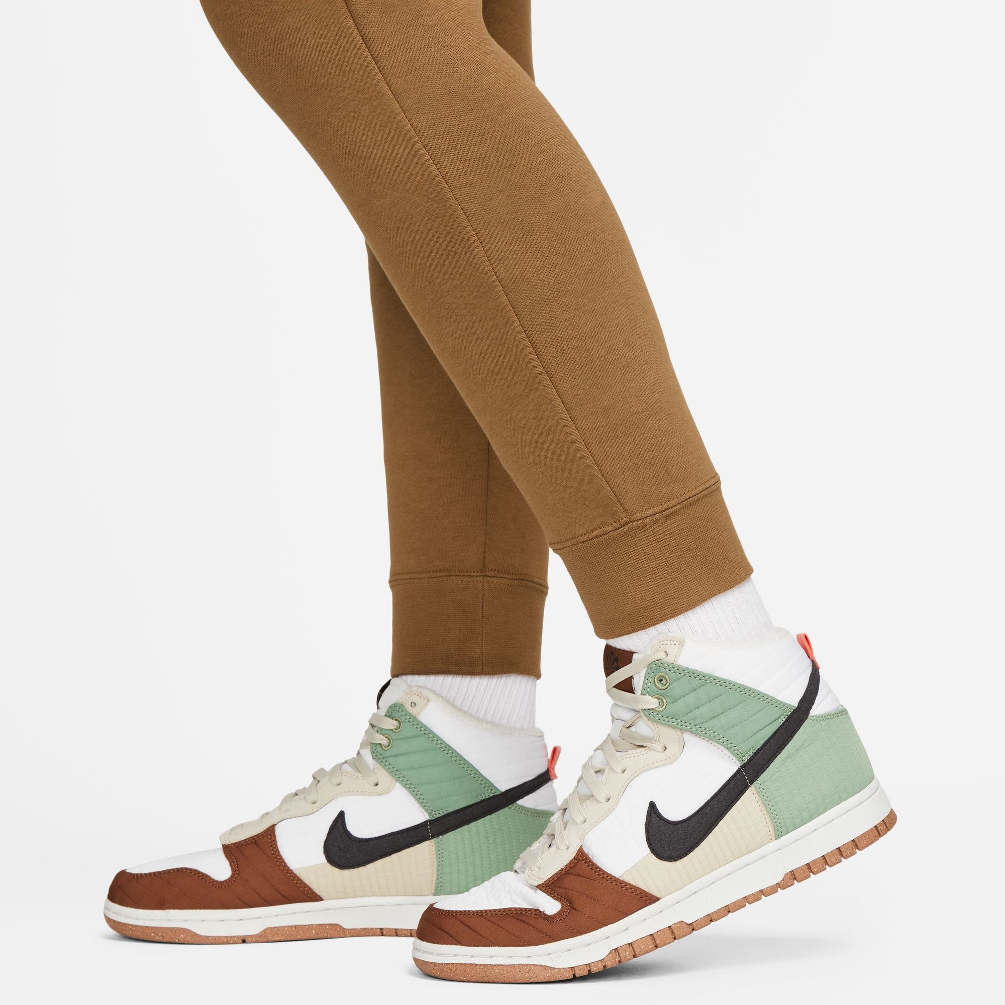 Nike Sportswear Jogginghose »CLUB FLEECE WOMEN'S MID-RISE JOGGERS«
