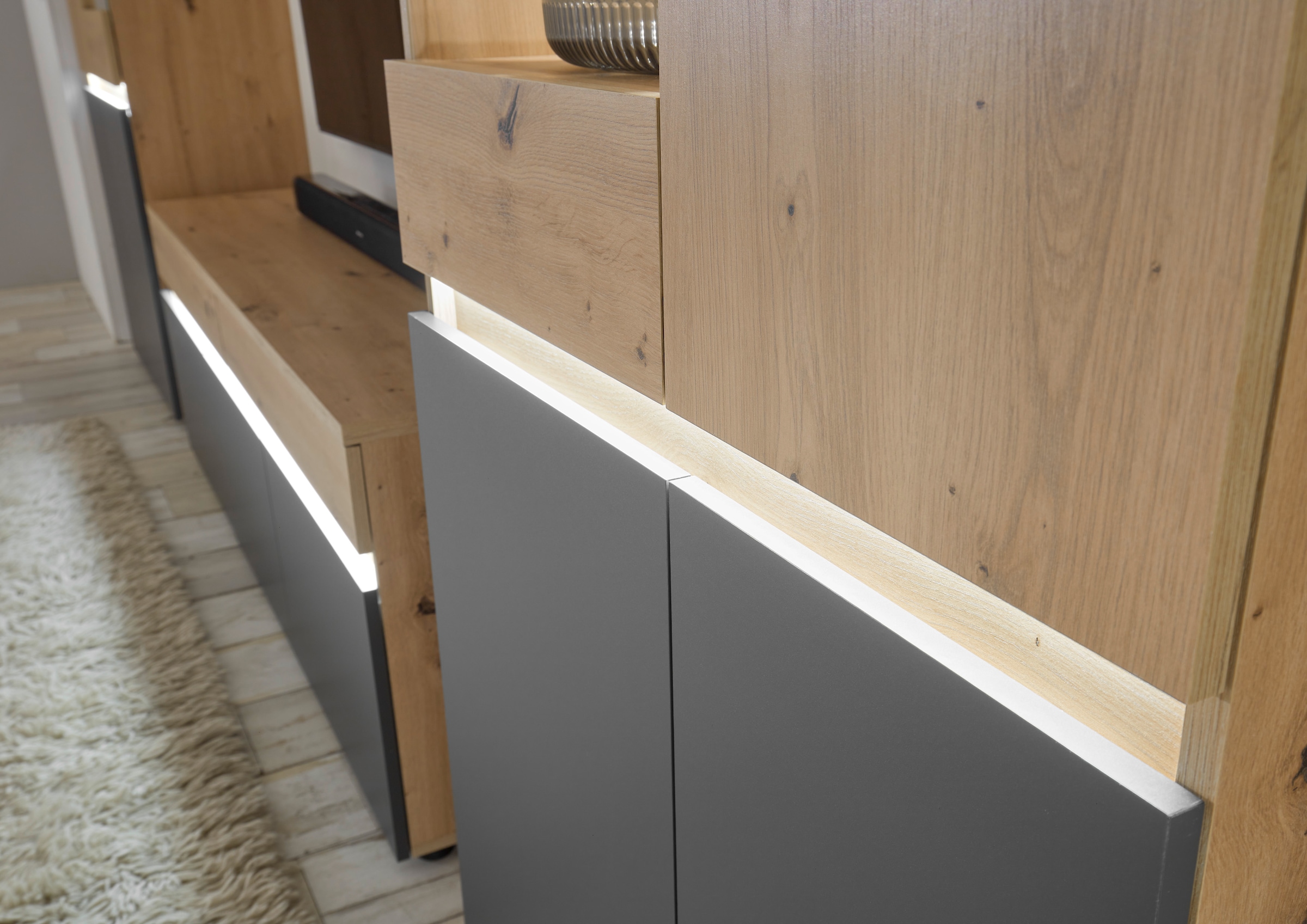 HBZ Highboard »Lille mit LED-Beleuchtung, Wohnzimmerschrank BxHxT 75x140x38 cm«, (1 St.), Mit 3 Türen, 4 Einlegeböden und 1 Glasboden, BxHxT 75x140x38 cm