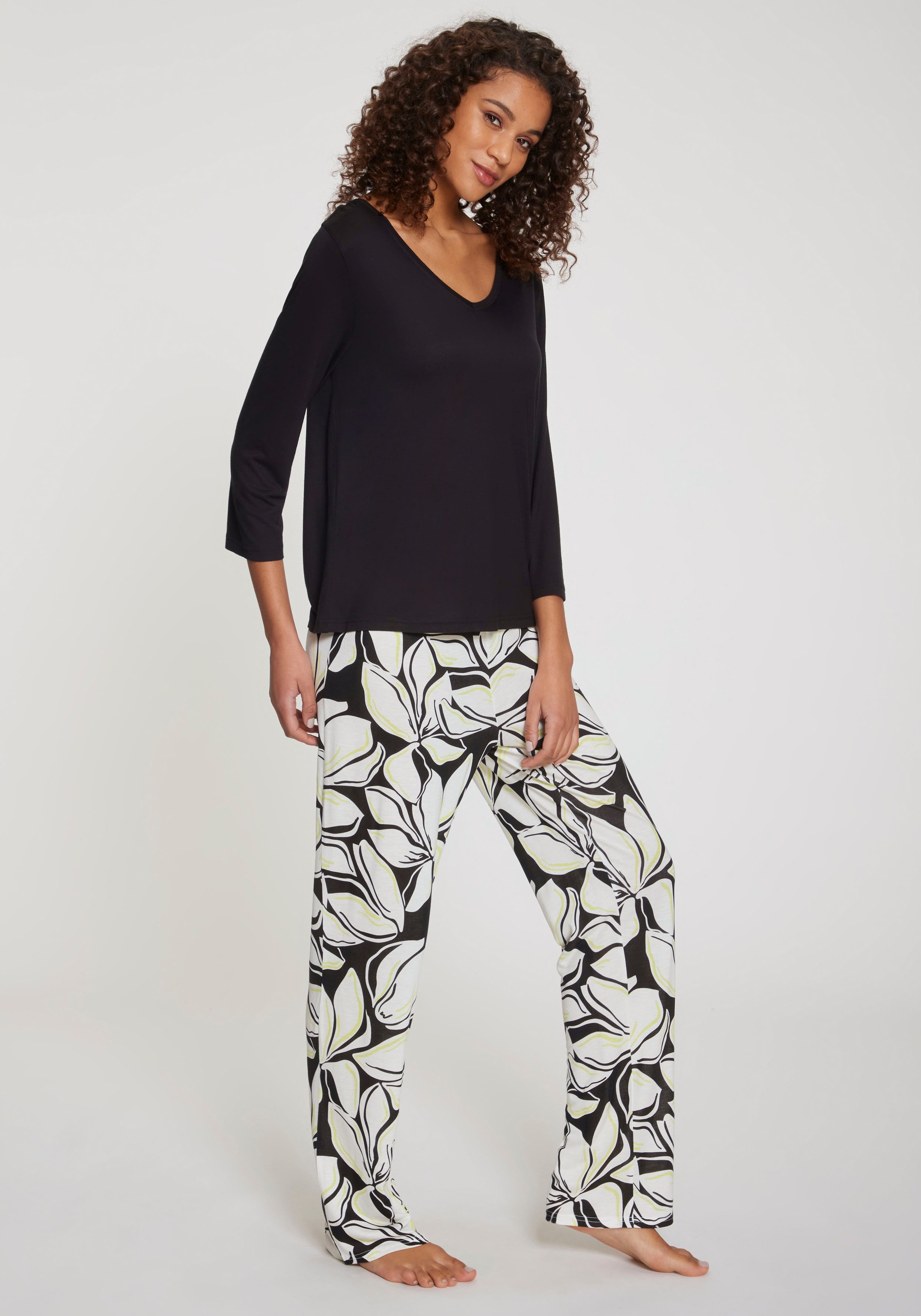 Vivance Dreams Pyjama, (2 tlg.), mit Allover-Druck