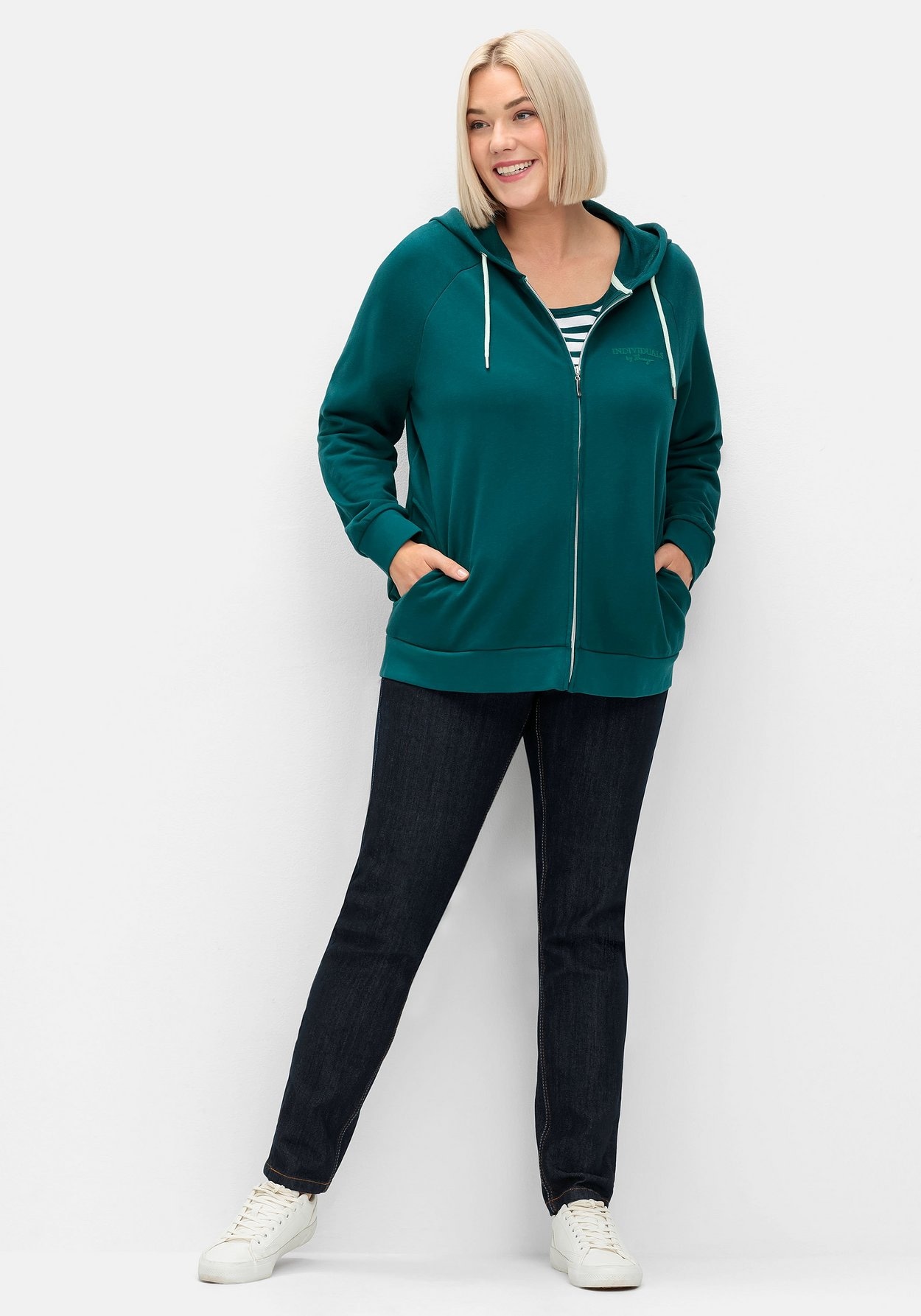 Sheego Kapuzensweatjacke »Sweatjacke mit Flockprint und Eingrifftaschen«