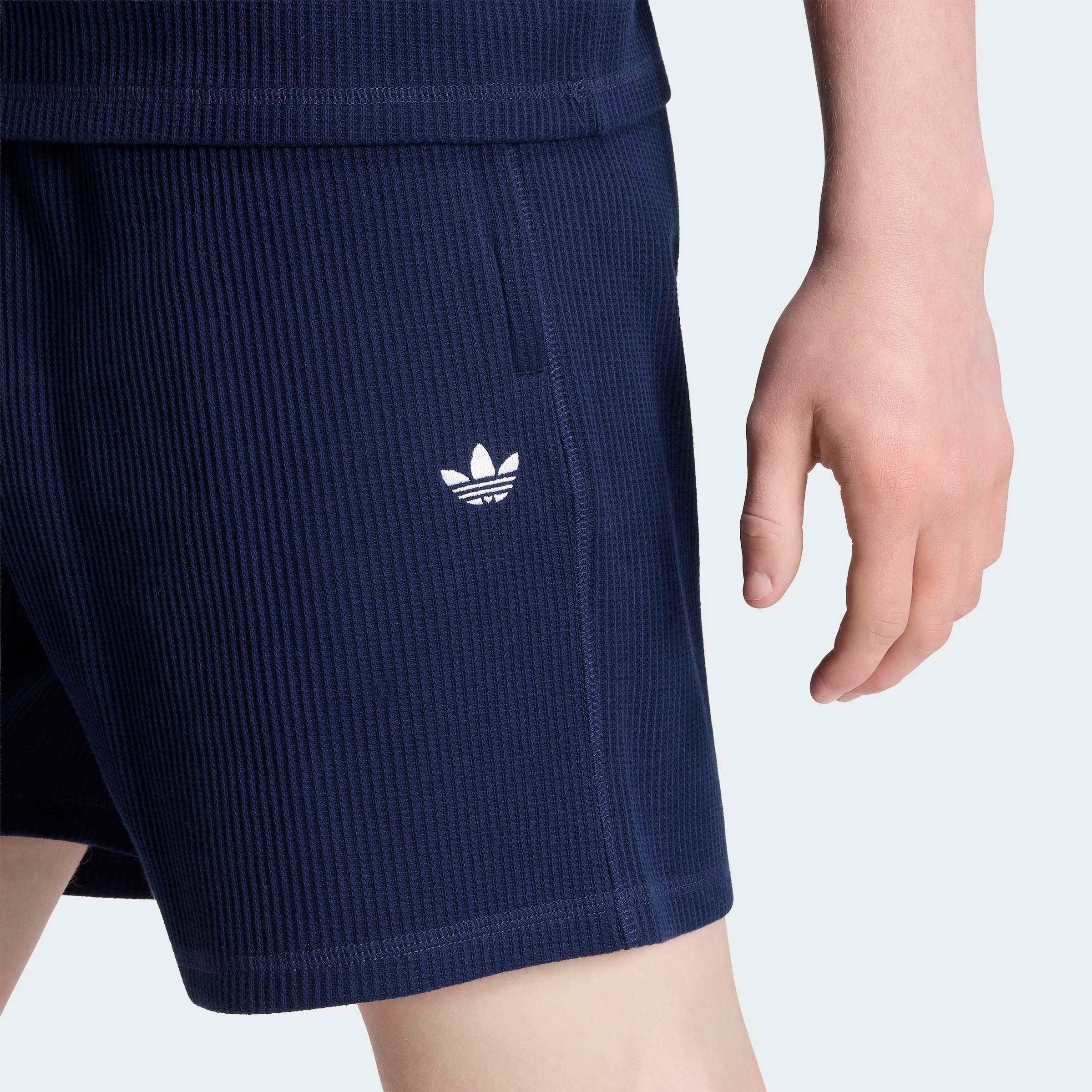 adidas Originals Shorts »TREFOIL ESSENTIALS WAFFELSTRICK«  sportlicher Stil, lässige Passform, für Erwachsene