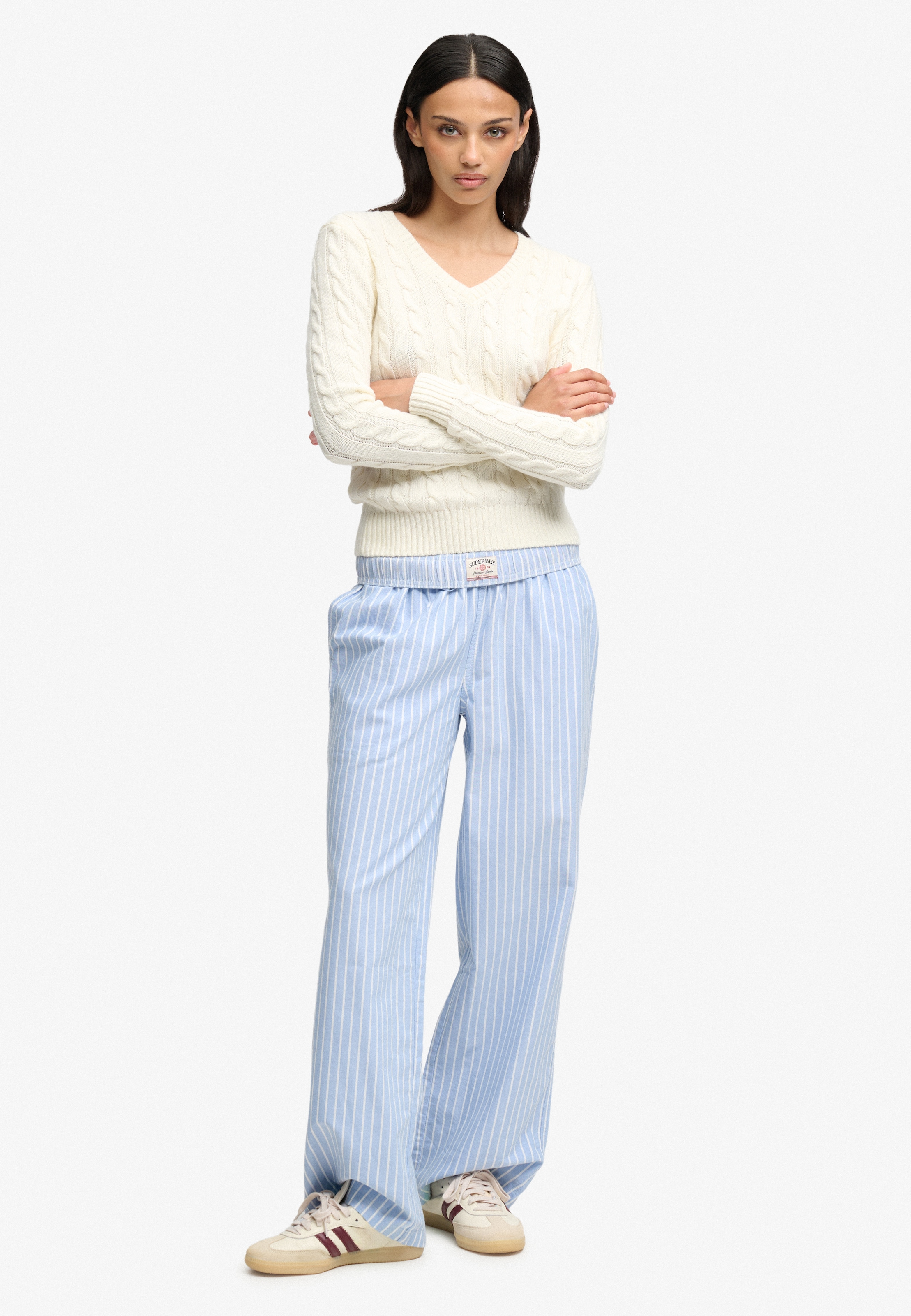 Superdry V-Ausschnitt-Pullover »WOOL BLEND CABLE V NECK« Materialmix, hochwertig mit Woll-Anteil