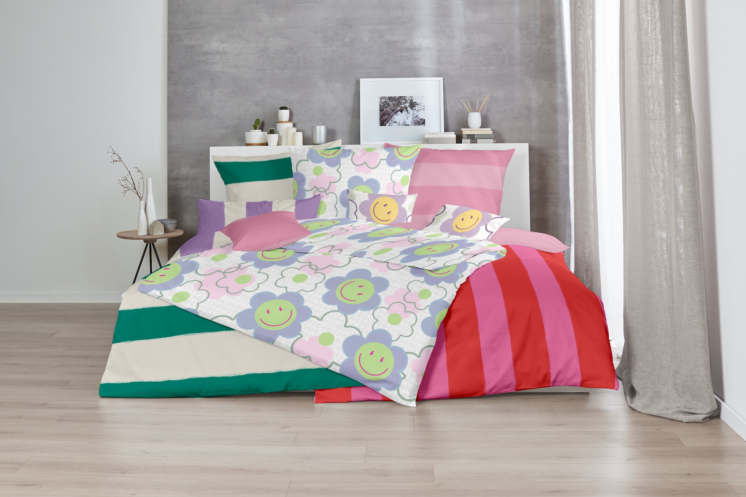 Primera Bettwäsche »Renforce-Bettwäsche Smile for me«, mit Smiley Blüten in bunten Farben