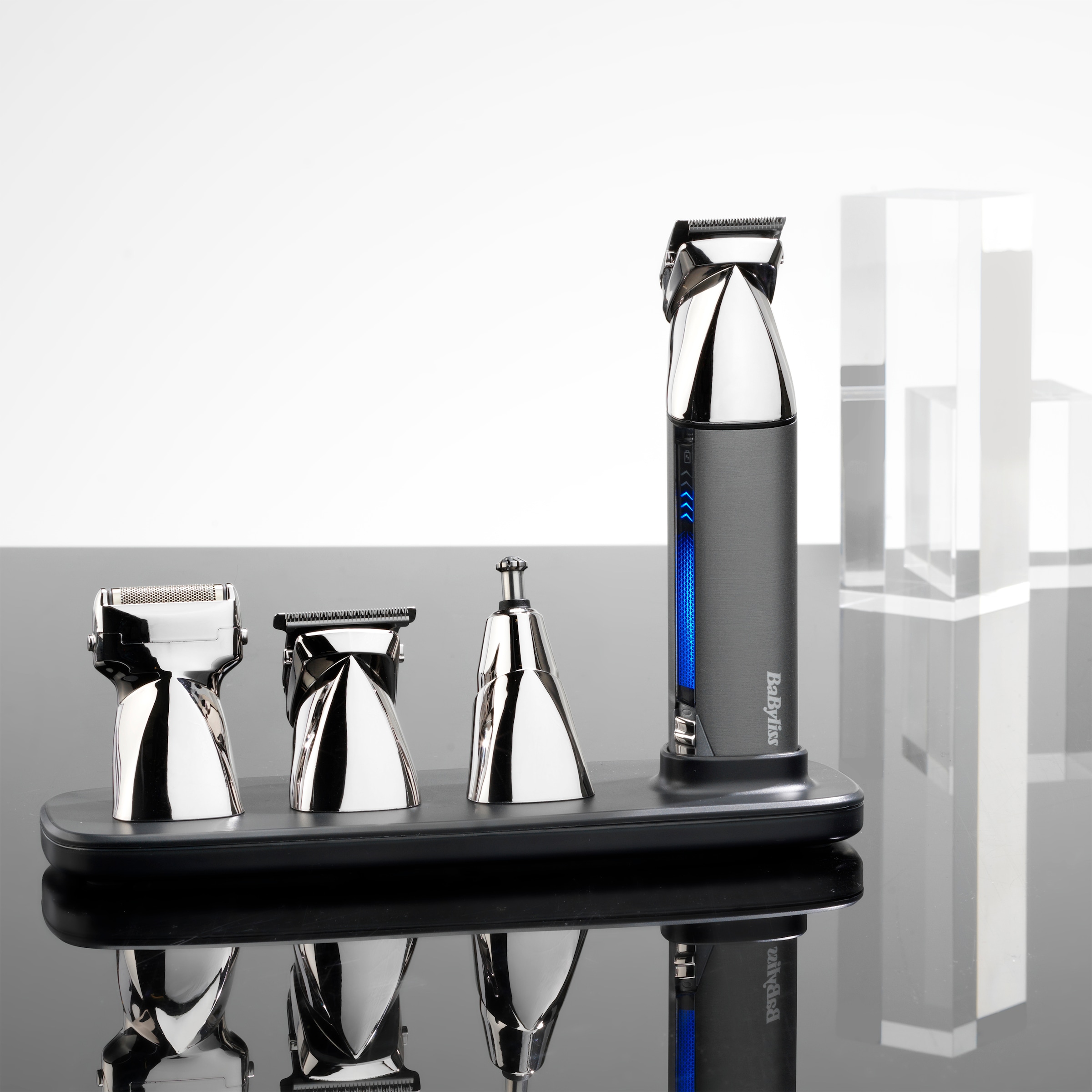 BaByliss Multifunktionstrimmer »BaByliss Super-X Metal 15-in-1 Multitrimmer für Bart & Körper, MT996E« 4 Aufsätze 15 Aufsätze und Kammführungen, USB-Ladestation, kabellos